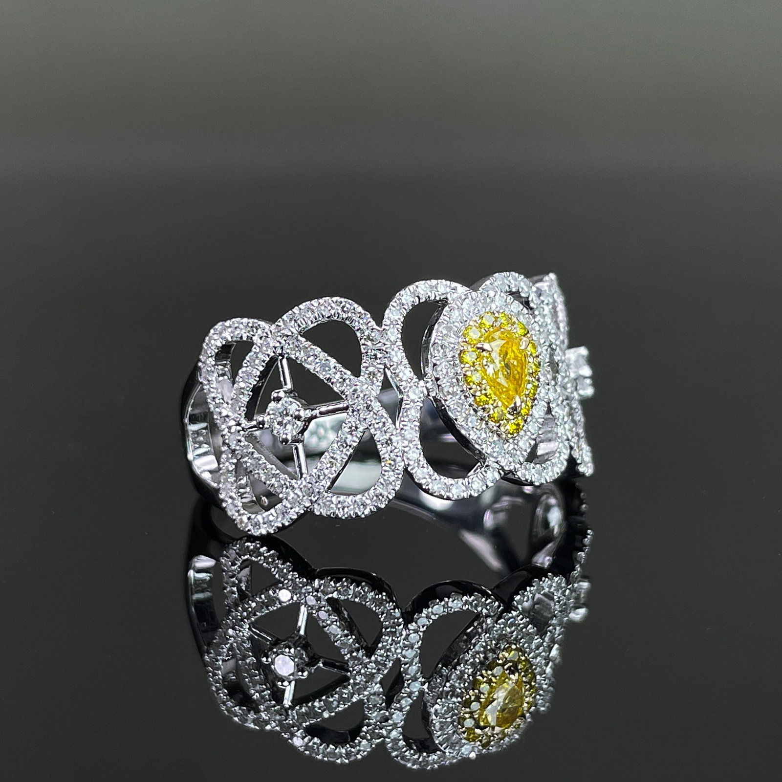 14k Gold 0.57 Ctw Natural Yellow Diamond & Diamond Ring - 3