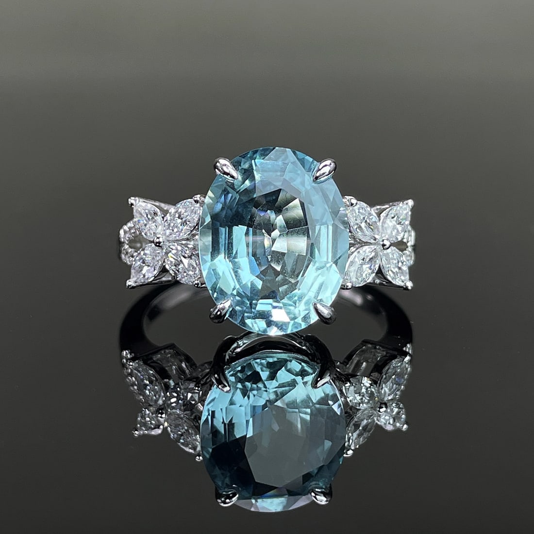 14k Gold 3.38 Ctw Natural Aquamarine & Diamond Ring: Ref:231168052 // gold content:14k gold // ring size:7. 25us // // main gemstone:aquamarine // shape:oval // carat weight:3. 05ct // color:blue // treatment:natural // // adjacent gemstone 2 : diamond