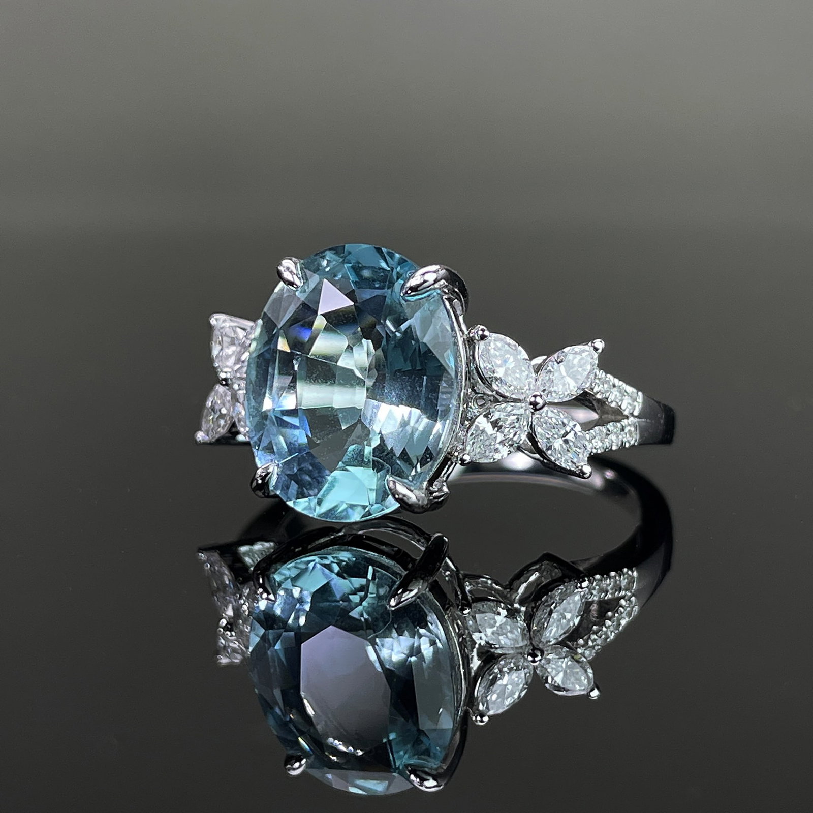 14k Gold 3.38 Ctw Natural Aquamarine & Diamond Ring - 2