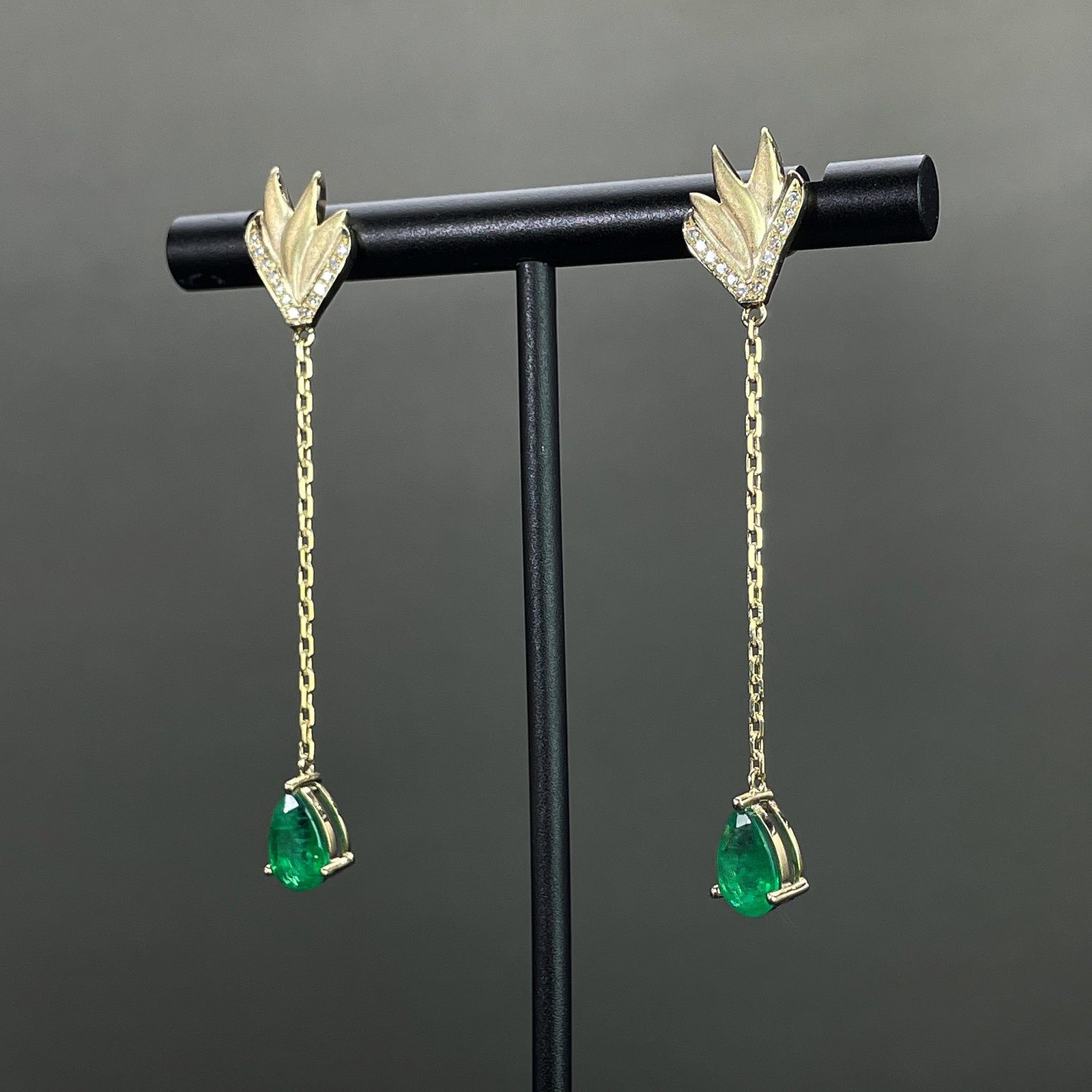 14k Gold 1.48 Ctw Vivid Green Natural Emerald & Diamond Earrings - 2