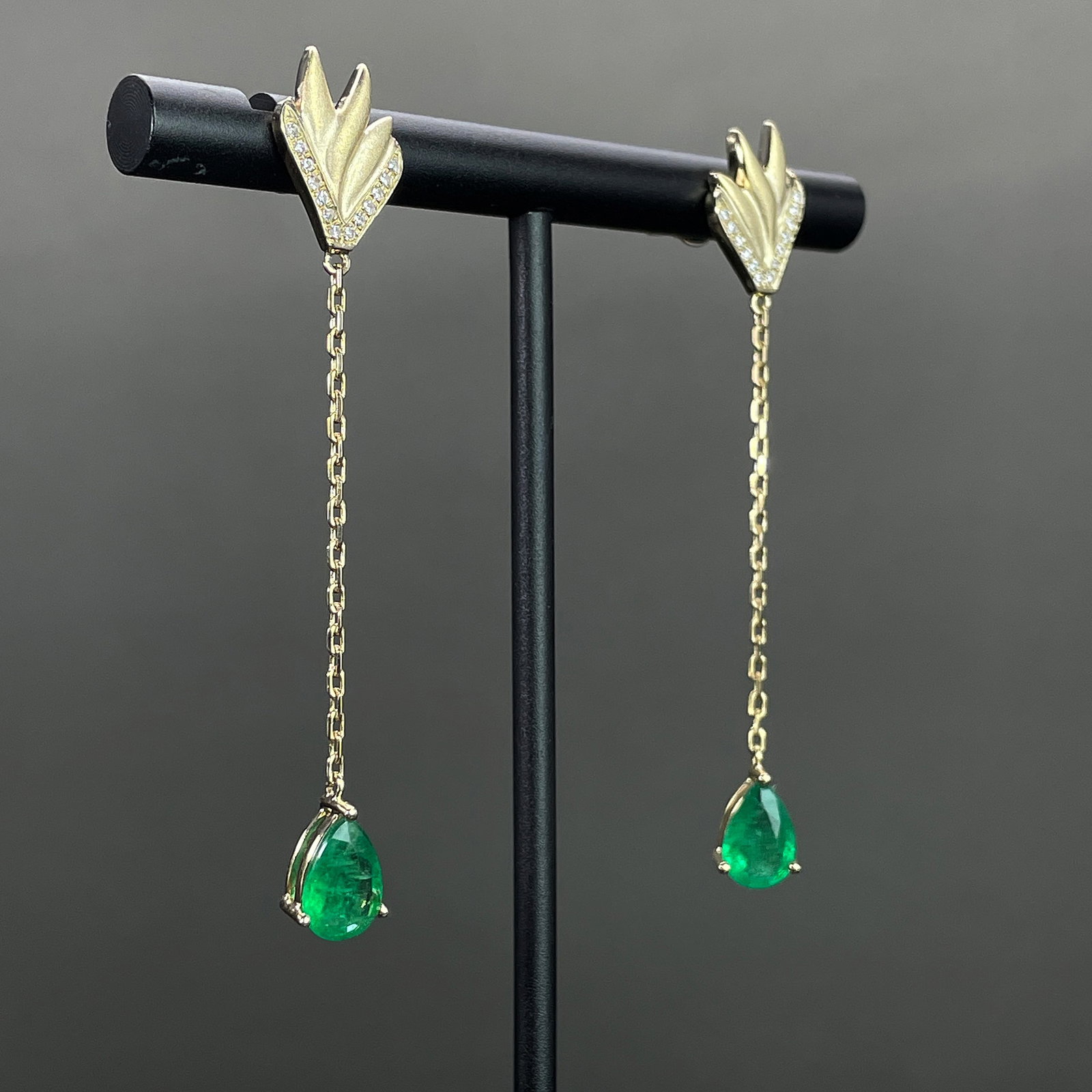 14k Gold 1.48 Ctw Vivid Green Natural Emerald & Diamond Earrings - 3