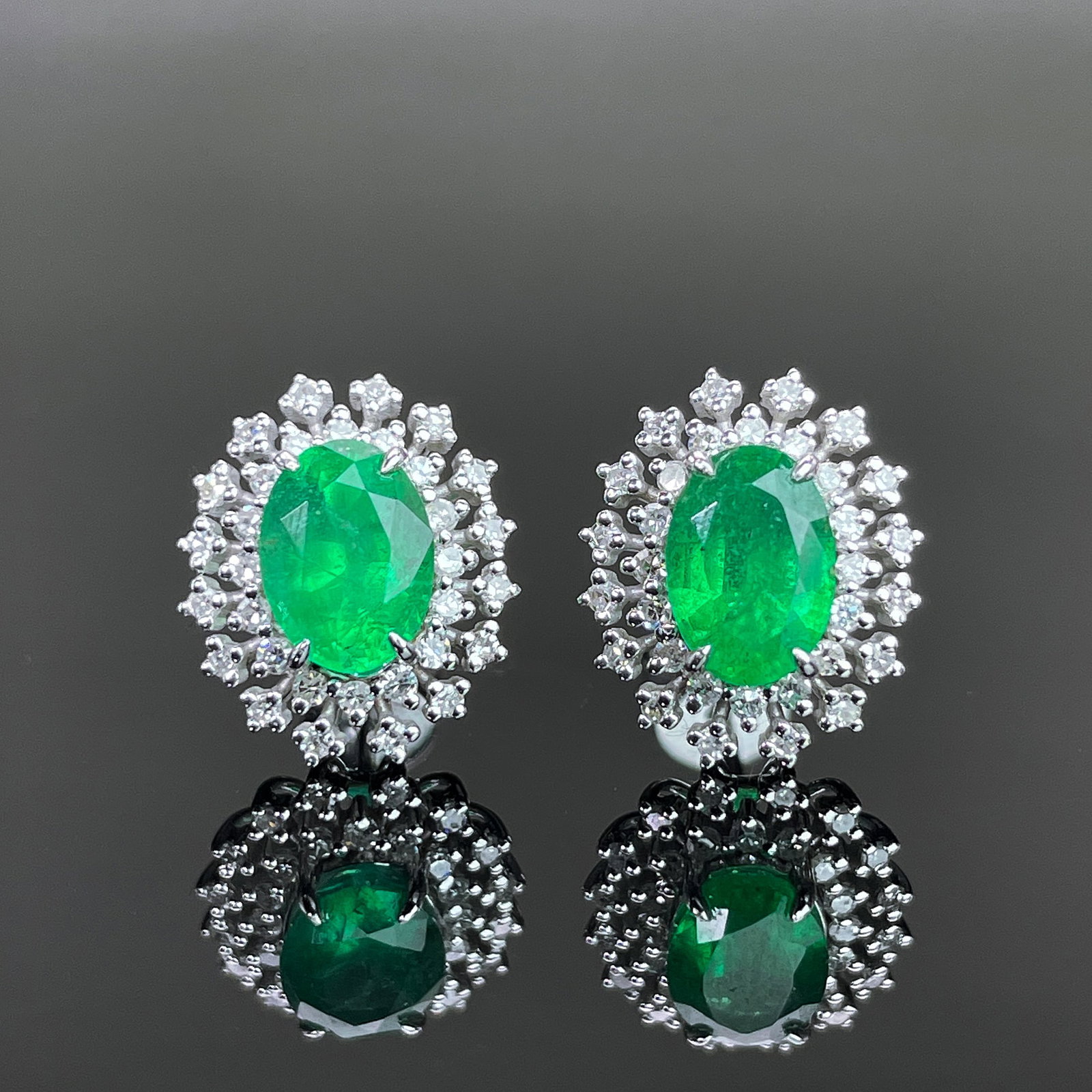 14k Gold 1.62 Ctw Natural Emerald & Diamond Earrings: Ref:231168059 // gold content:14k gold // main gemstone:emerald // shape:oval // carat weight:1. 32ct // color:green // treatment:natural // // adjacent gemstone 2 : diamond // shape:round // carat