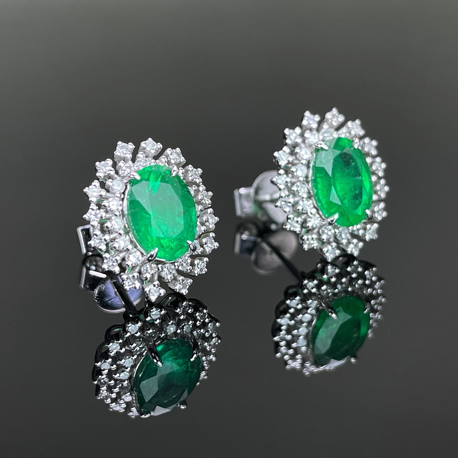 14k Gold 1.62 Ctw Natural Emerald & Diamond Earrings - 3