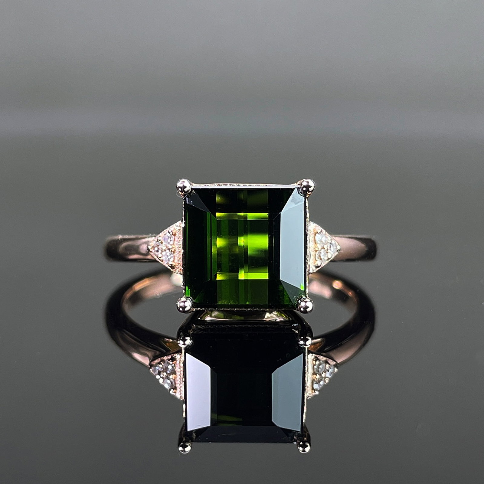 14k Gold 3.13 Ctw Natural Tourmaline & Diamond Ring: Ref:231168060 // gold content:14k gold // ring size:7. 25us // // main gemstone:tourmaline // shape:octagonal // carat weight:3. 1ct // color:green // treatment:natural // // adjacent gemstone 2 :