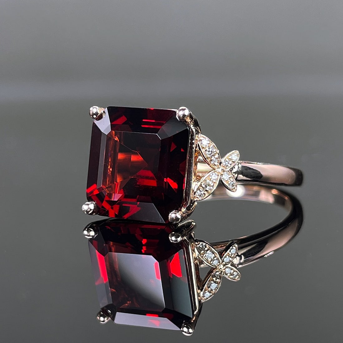 14k Gold 5.09 Ctw Natural Garnet & Diamond Ring - 2