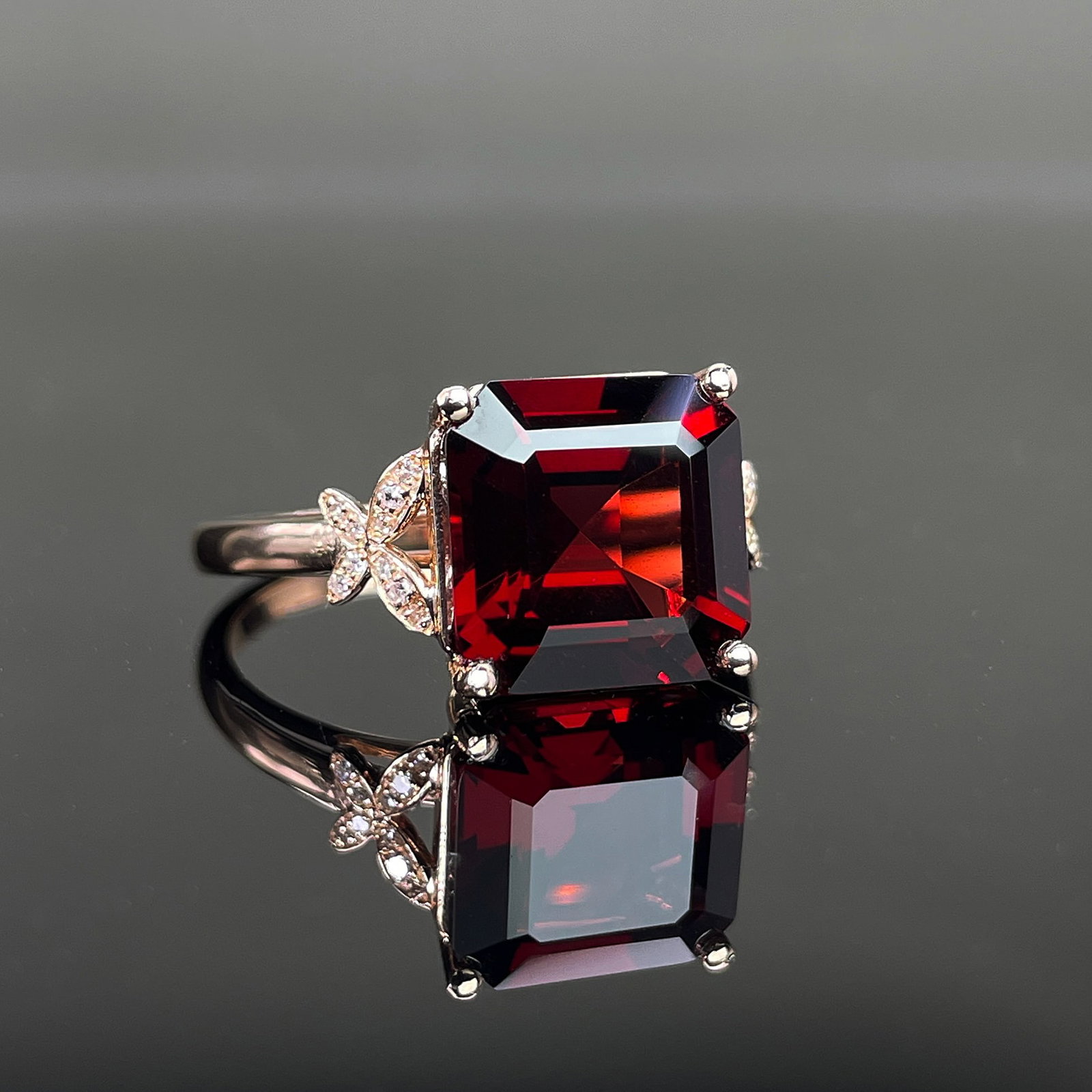 14k Gold 5.09 Ctw Natural Garnet & Diamond Ring - 3