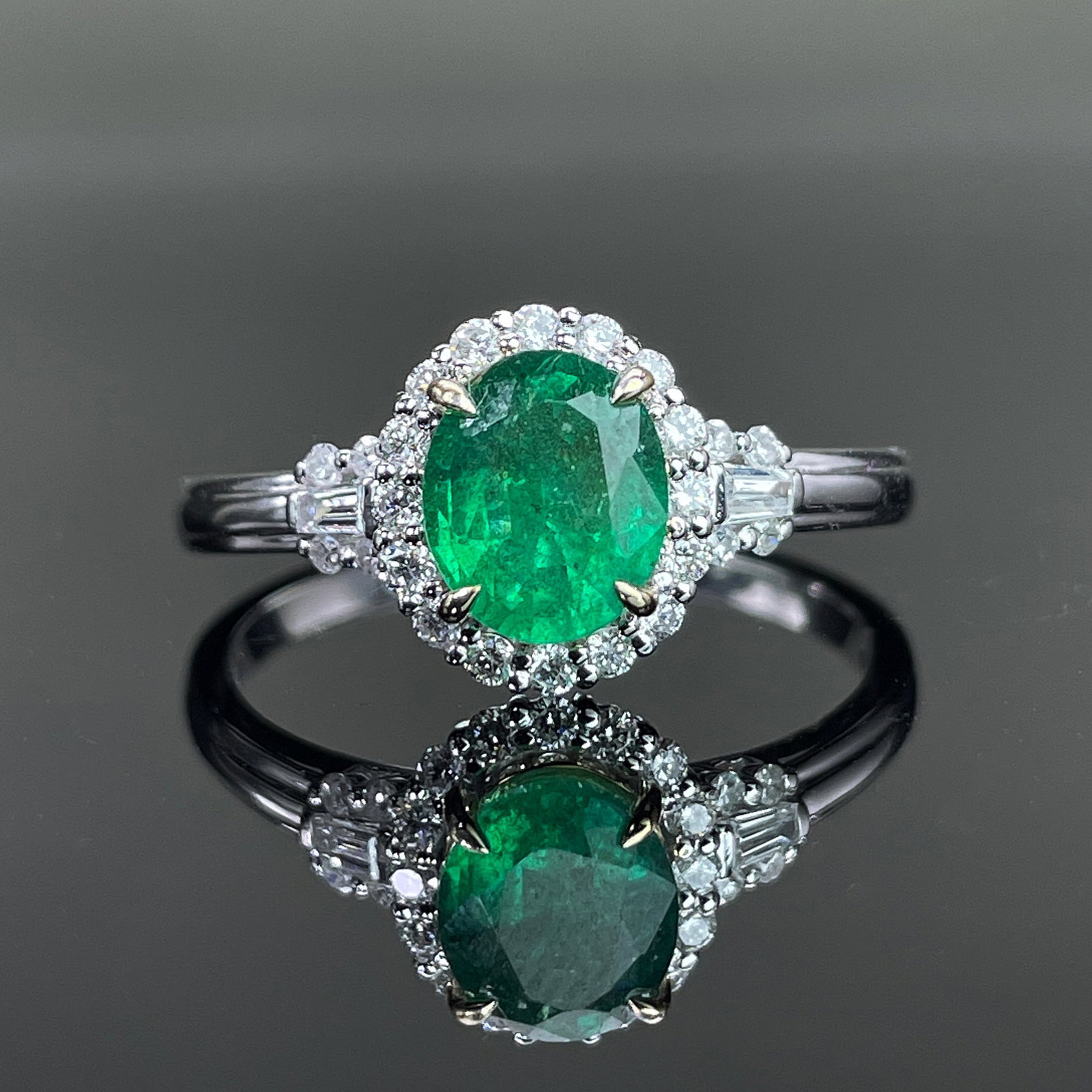 14k Gold 1.50 Ctw Natural Emerald & Diamond Ring: Ref:231168063 // gold content:14k gold // ring size:7. 25us // // main gemstone:emerald // shape:oval // carat weight:1. 2ct // color:green // treatment:natural // // adjacent gemstone 2 : diamond //