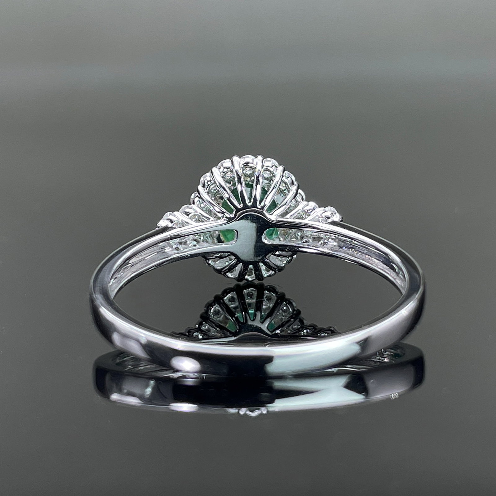 14k Gold 1.50 Ctw Natural Emerald & Diamond Ring - 4