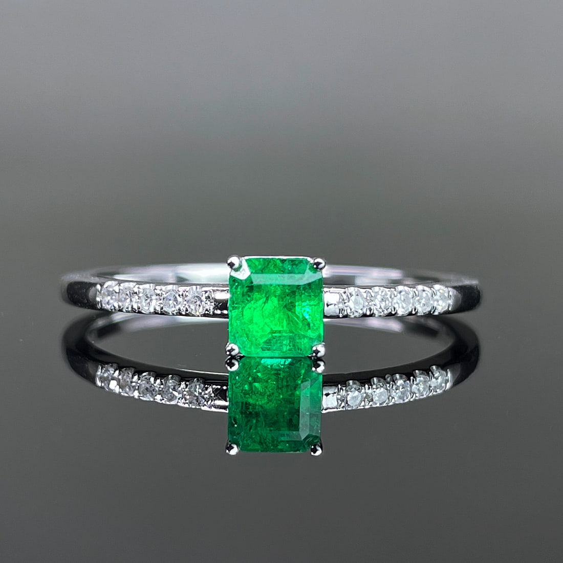14k Gold 0.53 Ctw Vivid Green Natural Emerald & Diamond Ring: Ref:231168065 // gold content:14k gold // ring size:7. 25us // // main gemstone:emerald // shape:octagonal // carat weight:0. 45ct // color:vivid green // treatment:natural // // adjacent gemstone 2