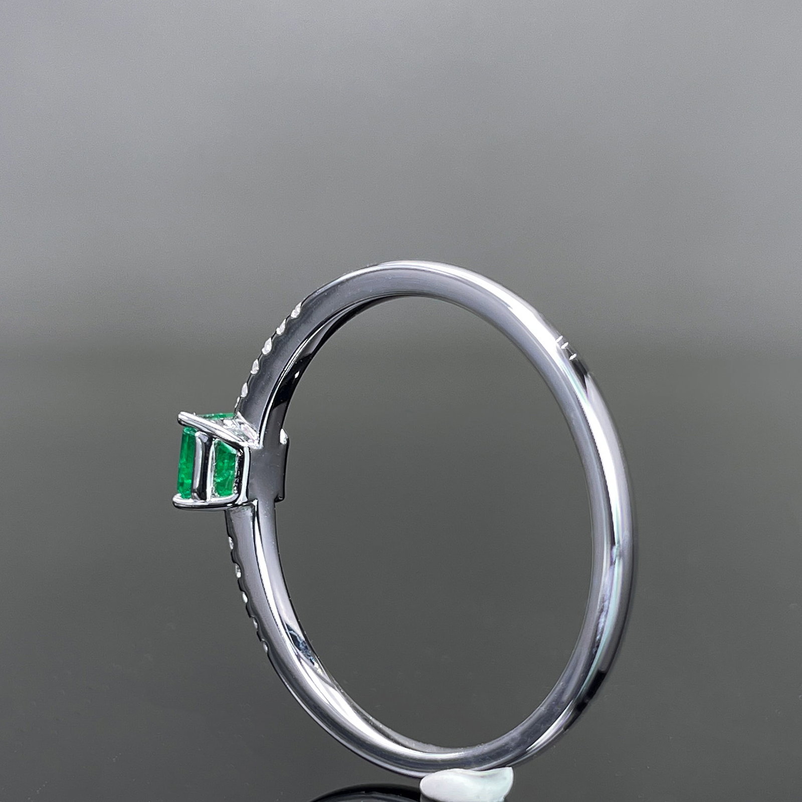 14k Gold 0.53 Ctw Vivid Green Natural Emerald & Diamond Ring - 4