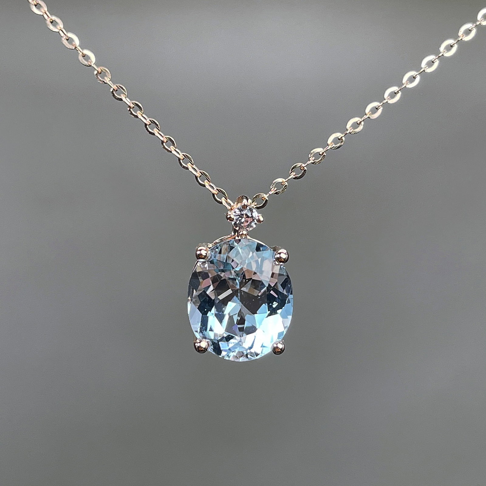 14k Gold 2.05 Ct Natural Aquamarine & Sapphire Necklace: Ref:231168067 // gold content:14k gold // main gemstone:aquamarine // shape:oval // carat weight:2. 05ct // color:blue // treatment:natural // // adjacent gemstone 2 : sapphire // shape:round //
