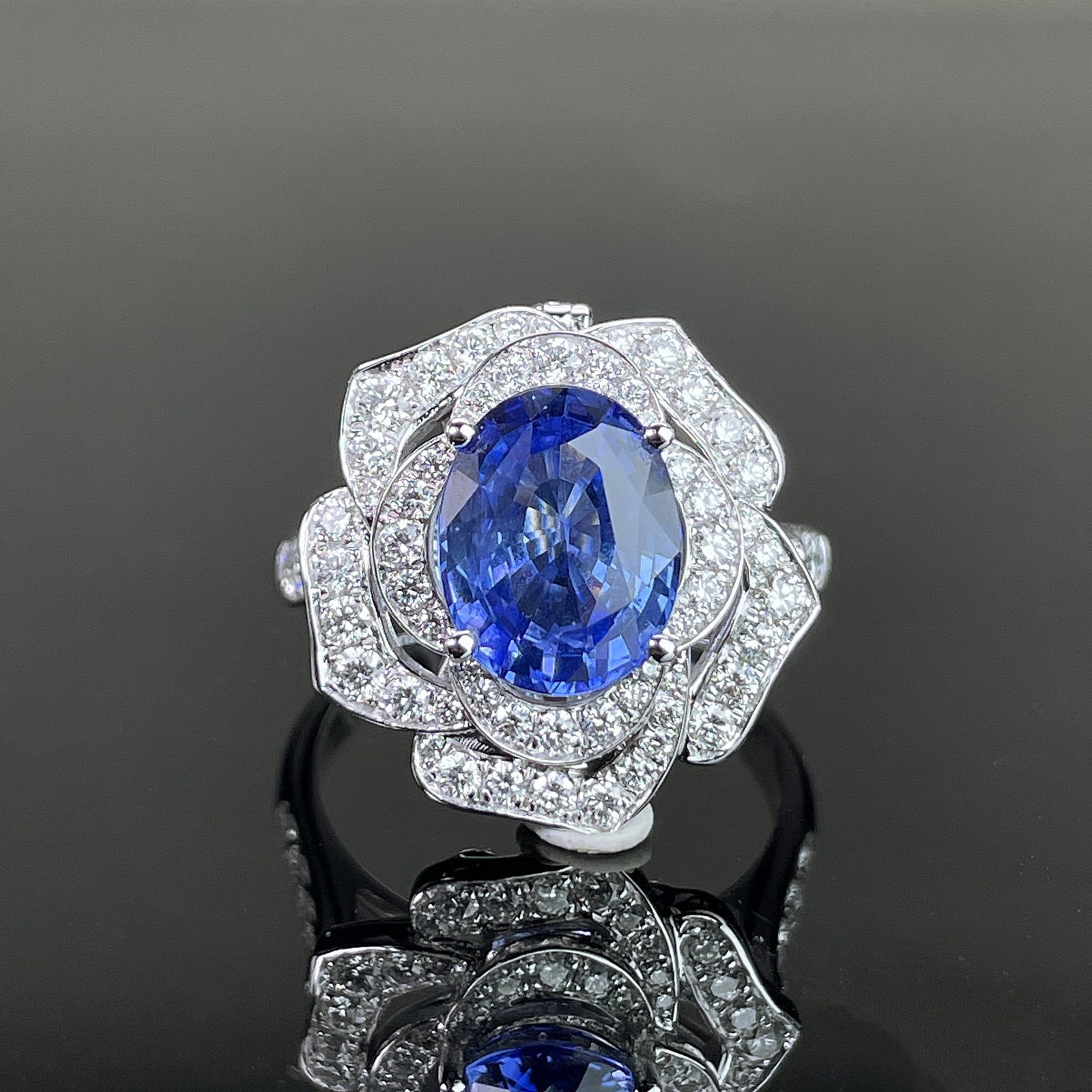 14k Gold 4.2 Ctw Natural Sapphire & Diamond & Flowers Ring/pendant( Without Chain ): Ref:231168075 // gold content:14k gold // ring size:7. 25us // // main gemstone:sapphire // shape:oval // carat weight:3. 2ct // color:cornflower blue // treatment:natural // // adjacent gemstone 2 :