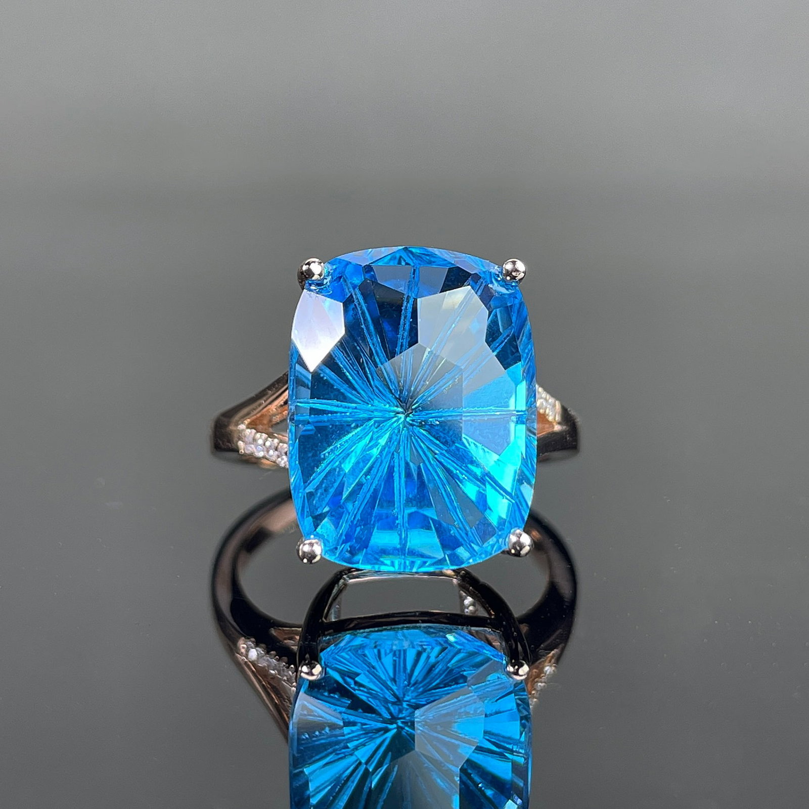 14k Gold 11.93 Ctw Natural Topaz & Diamond Ring: Ref:231168082 // gold content:14k gold // ring size:7. 25us // // main gemstone:topaz // shape:cushion // carat weight:11. 9ct // color:blue // treatment:natural // // adjacent gemstone 2 : diamond