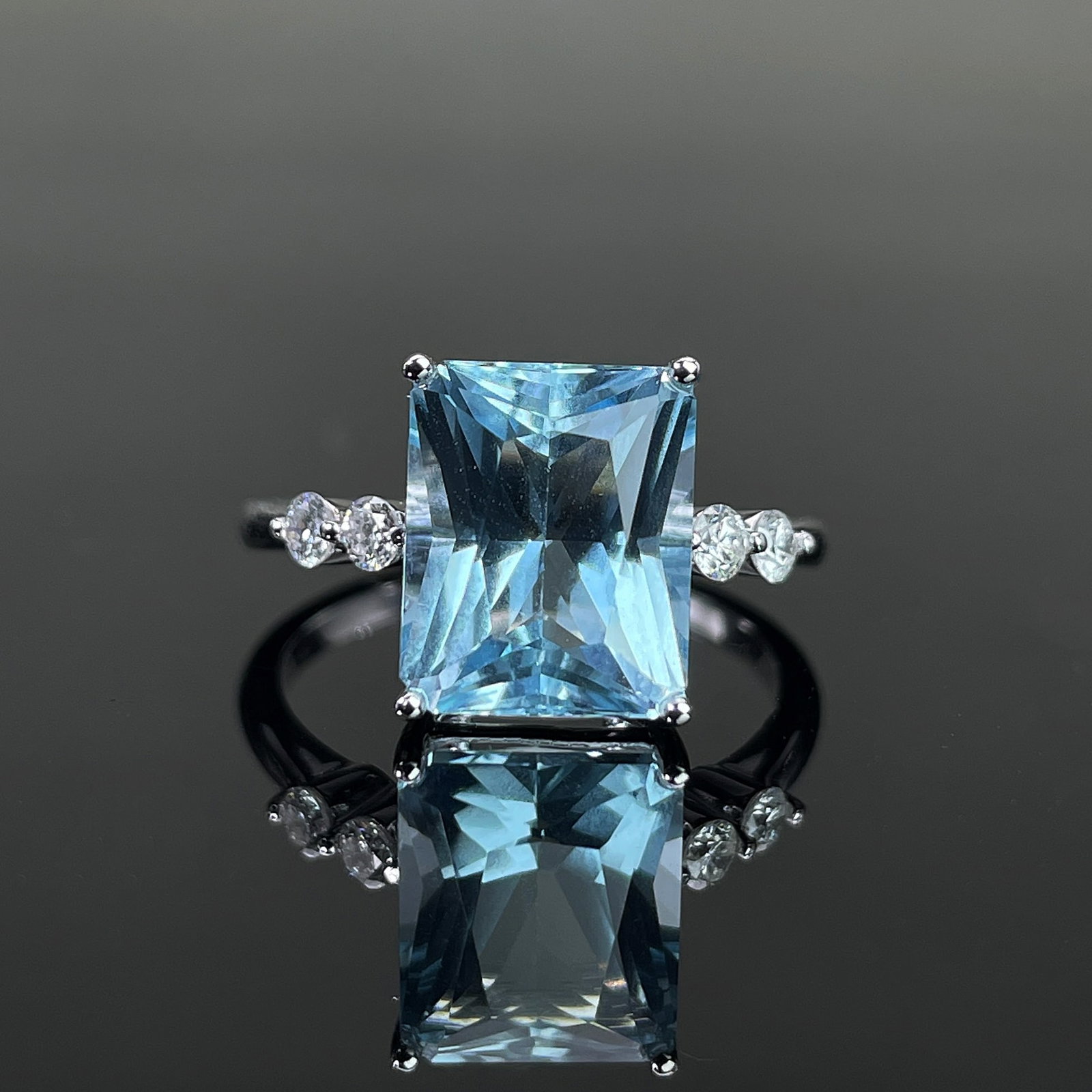 14k Gold 3.41 Ctw Natural Aquamarine & Diamond Ring: Ref:231168085 // gold content:14k gold // ring size:7. 25us // // main gemstone:aquamarine // shape:octagonal // carat weight:3. 15ct // color:blue // treatment:natural // // adjacent gemstone 2 :
