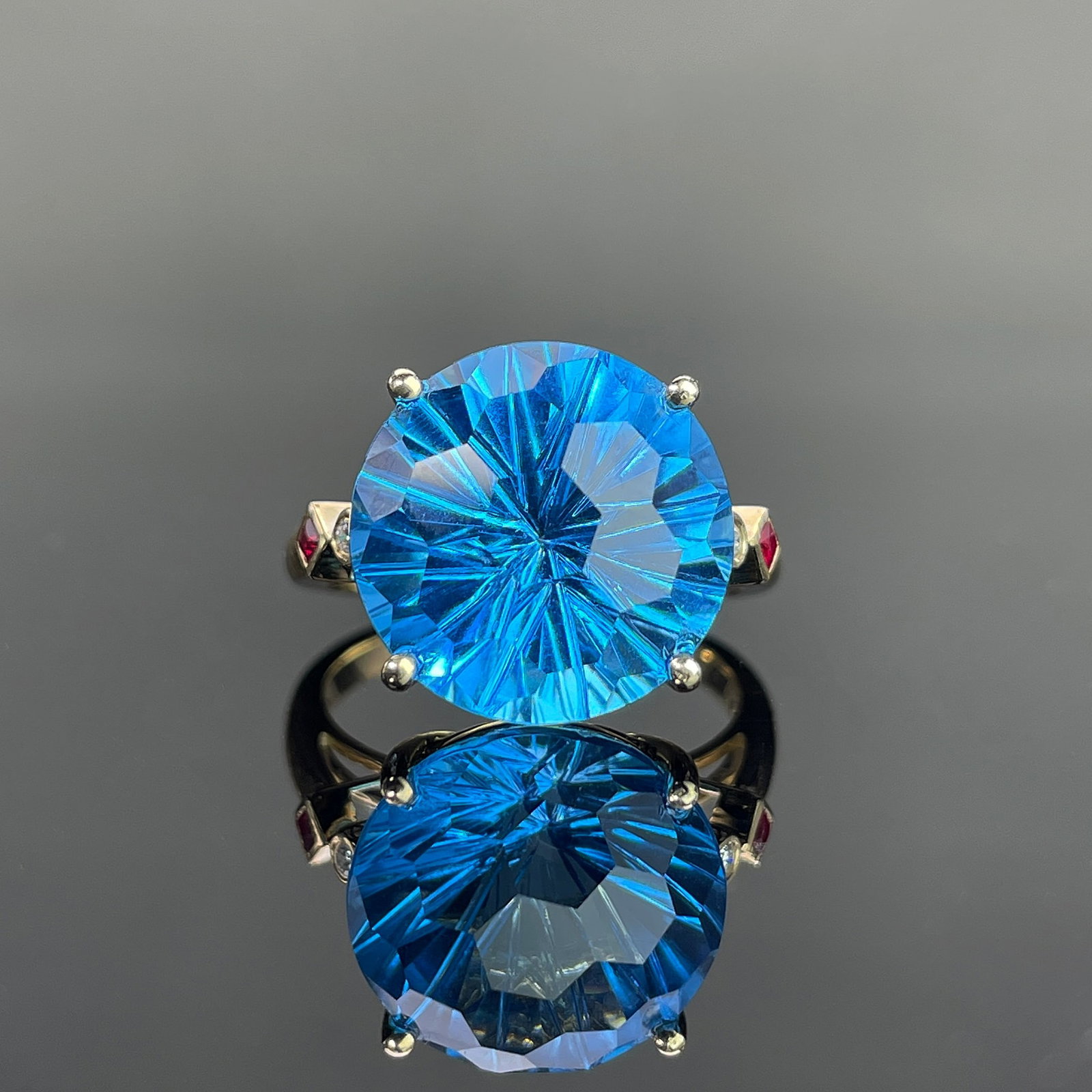 14k Gold 11.92 Ctw Natural Topaz & Diamond Ring: Ref:231168086 // gold content:14k gold // ring size:7. 25us // // main gemstone:topaz // shape:round // carat weight:11. 9ct // color:blue // treatment:natural // cut grade:g // // adjacent gemstone