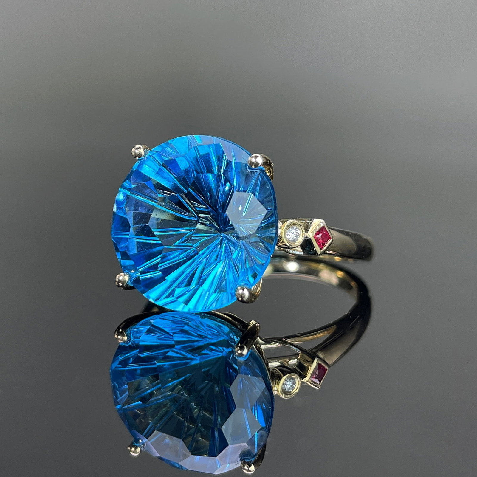 14k Gold 11.92 Ctw Natural Topaz & Diamond Ring - 2
