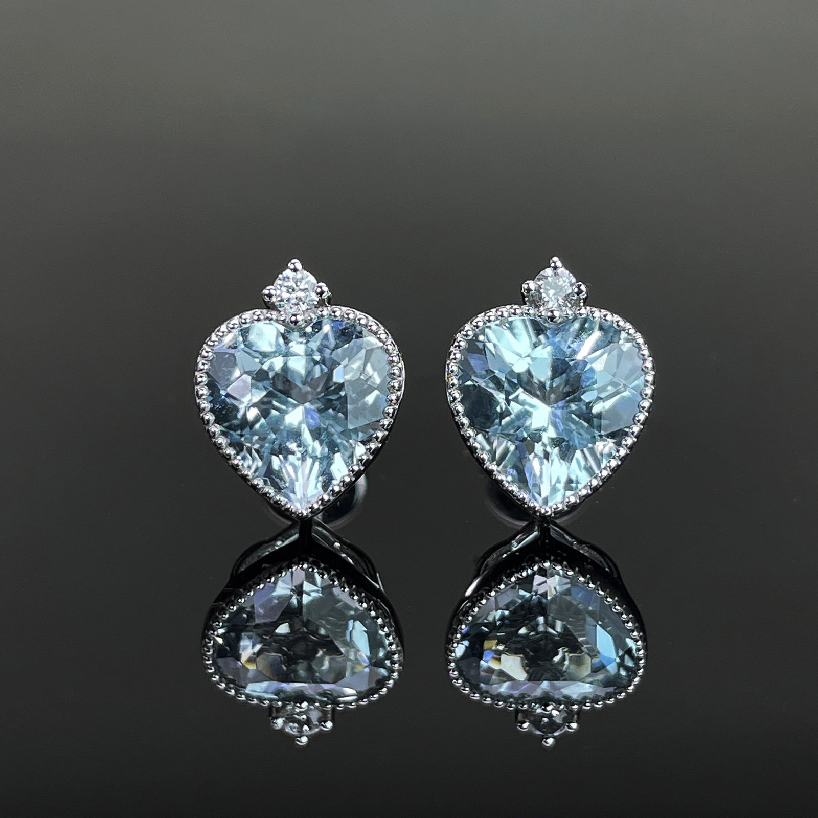 14k Gold 2.88 Ct Natural Aquamarine & Diamond Earrings: Ref:231168088 // gold content:14k gold // main gemstone:aquamarine // shape:heart // carat weight:2. 88ct // color:blue // treatment:natural // // adjacent gemstone 2 : diamond // shape:round //