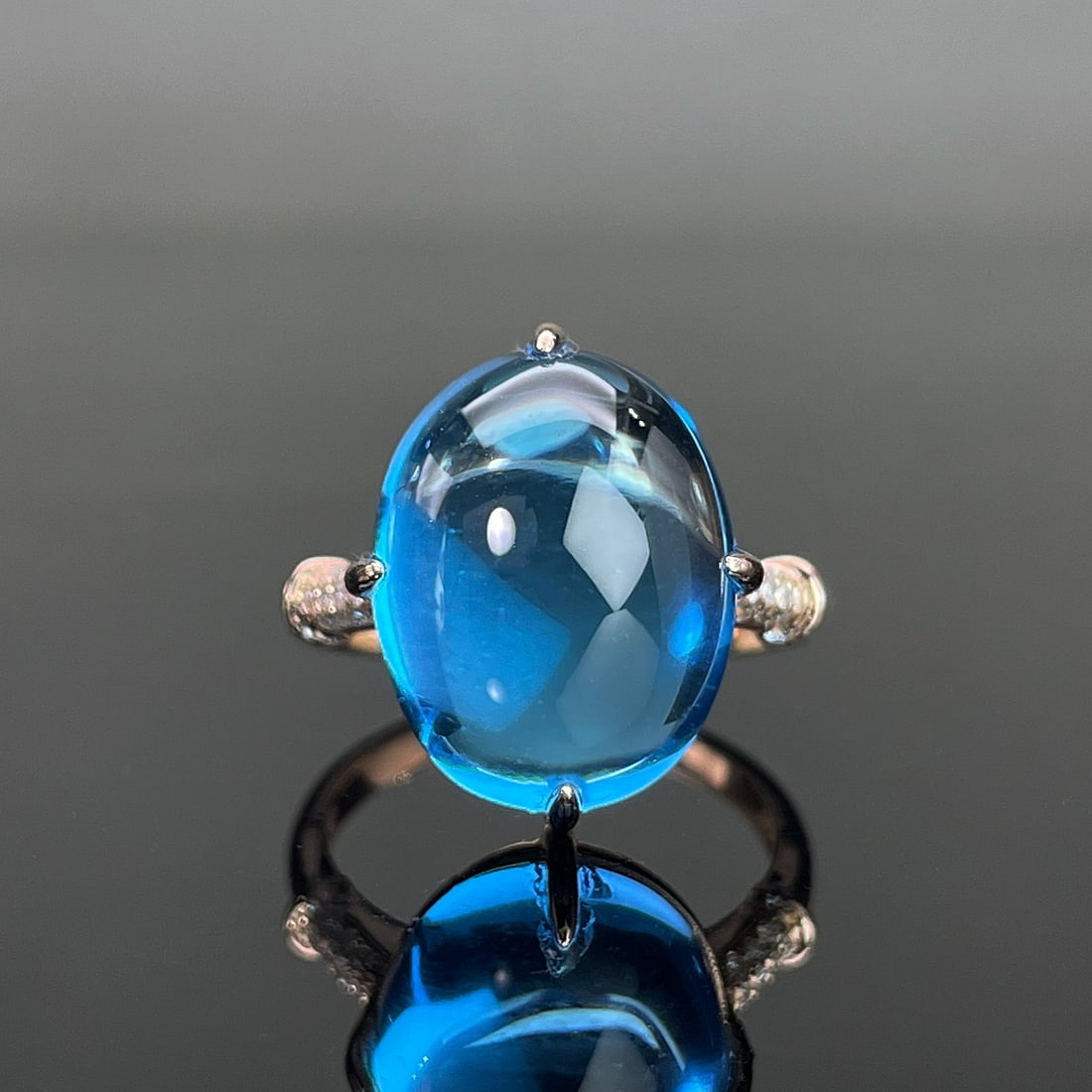 14k Gold 16.2 Ctw Natural Topaz & Diamond Ring: Ref:231168091 // gold content:14k gold // ring size:7. 25us // // main gemstone:topaz // shape:oval // carat weight:16. 1ct // color:blue // treatment:natural // // adjacent gemstone 2 : diamond //