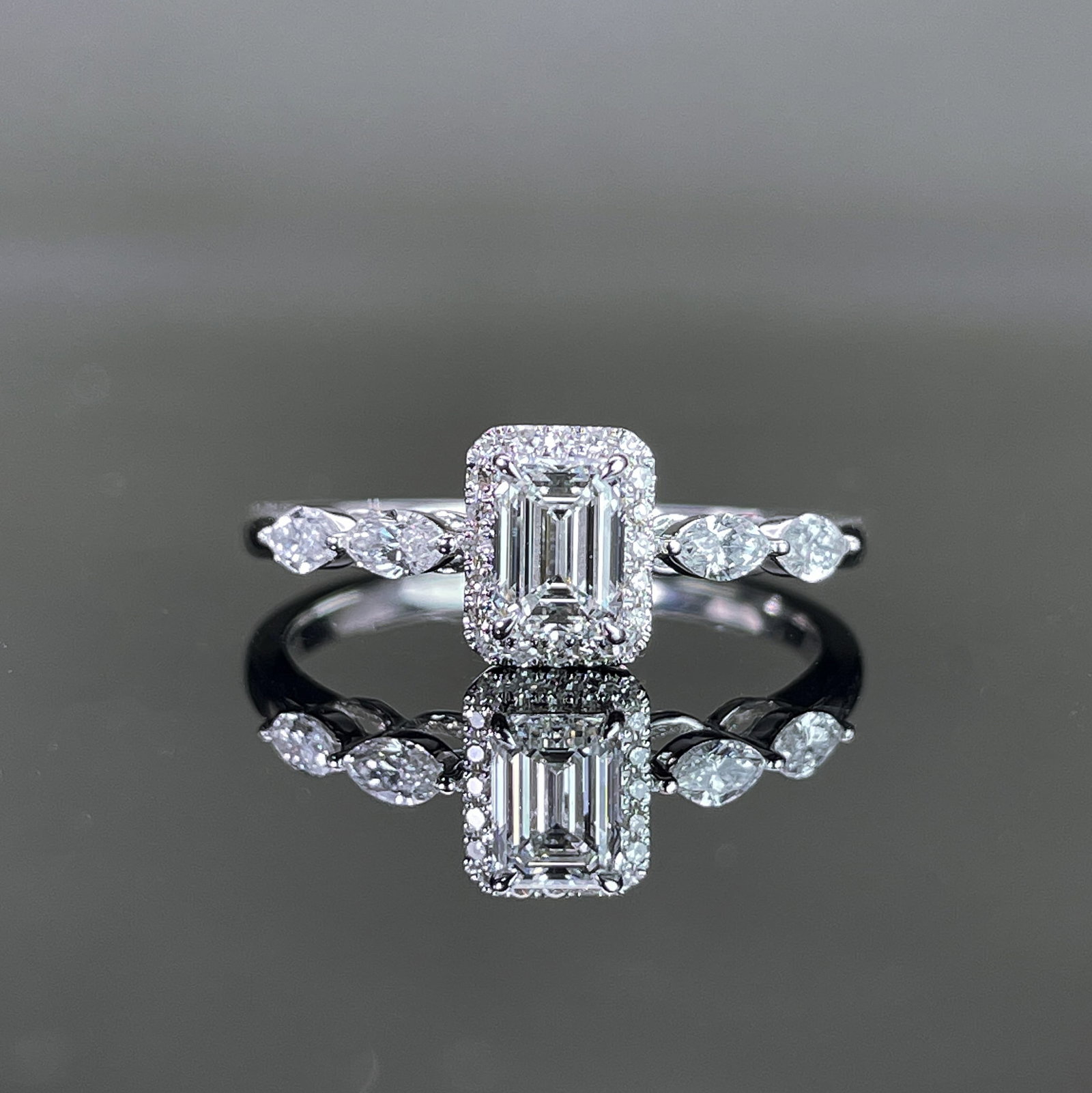 Gia Certified 14k Gold 0.78 Ctw Natural F Vs2 Emerald Diamond Ring: Ref:231168093 // gold content:14k gold // ring size:7. 25us // // main gemstone:diamond // certified:gia // shape:emerald // carat weight:0. 5ct // clarity grade:vs2 // color:f // treatment:natural //