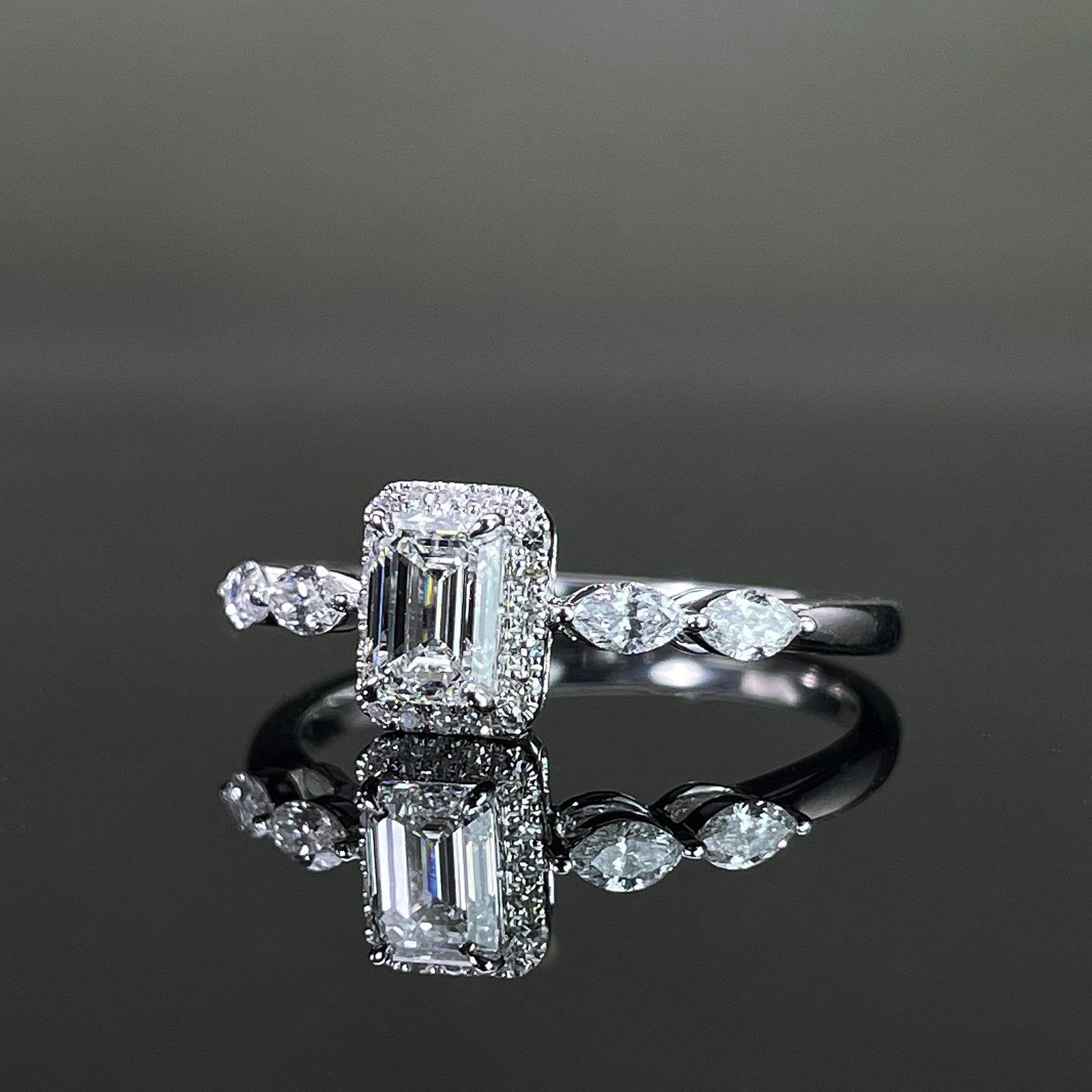 Gia Certified 14k Gold 0.78 Ctw Natural F Vs2 Emerald Diamond Ring - 2