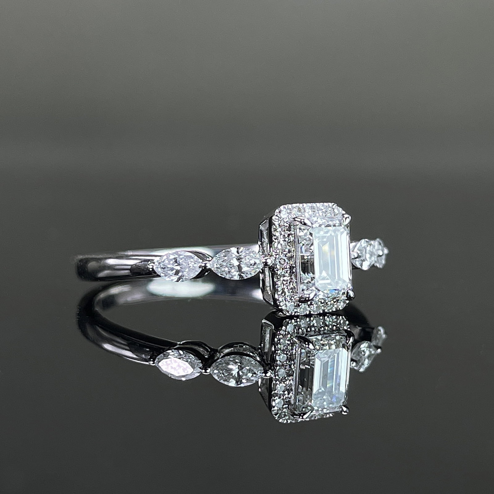 Gia Certified 14k Gold 0.78 Ctw Natural F Vs2 Emerald Diamond Ring - 3