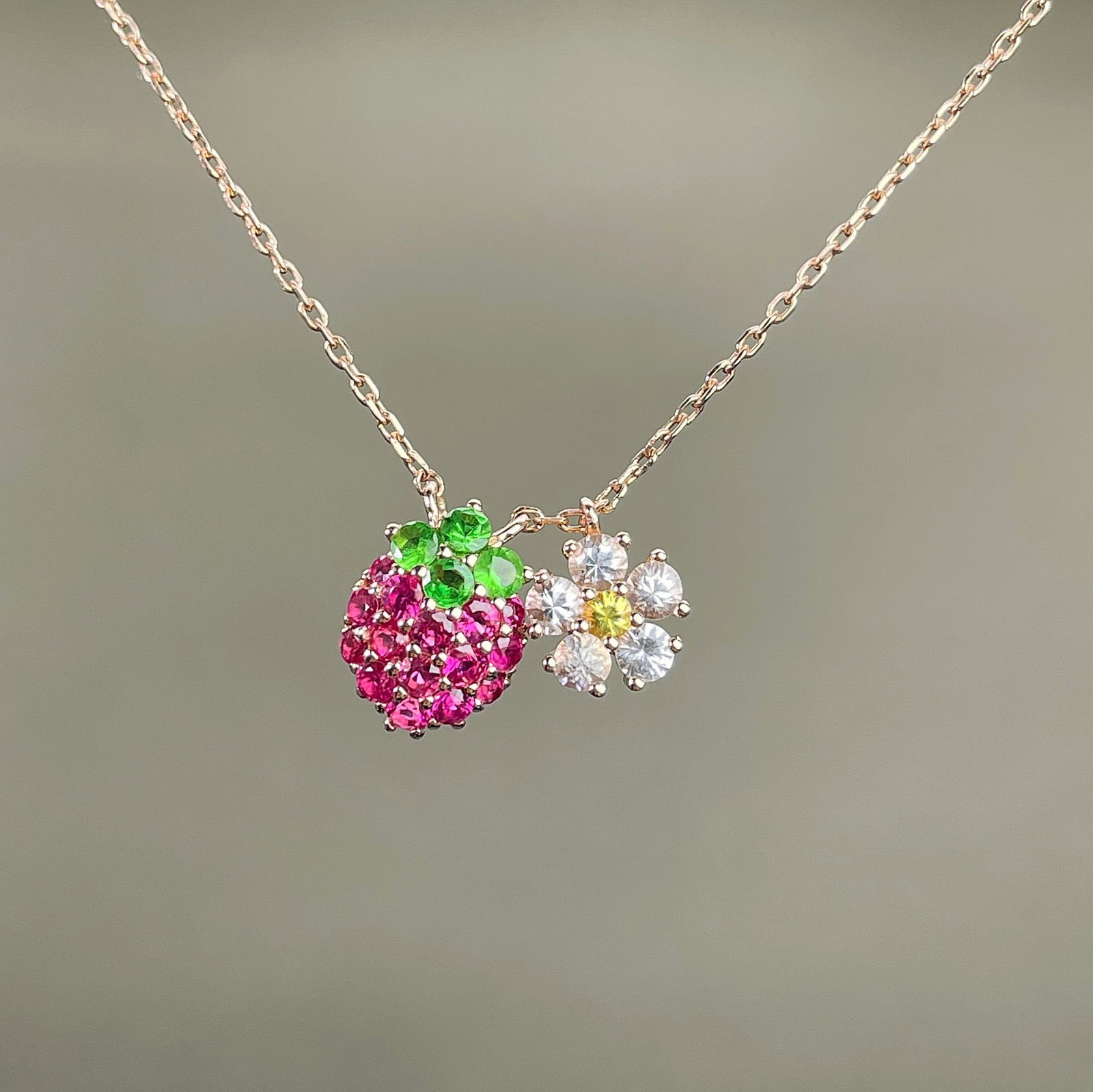 14k Gold 0.94 Ctw Natural Ruby & Sapphire Necklace: Ref:231168094 // gold content:14k gold // main gemstone:ruby // shape:round // carat weight:0. 50ct // color:red // treatment:natural // cut grade:g // // adjacent gemstone 2 : sapphire //