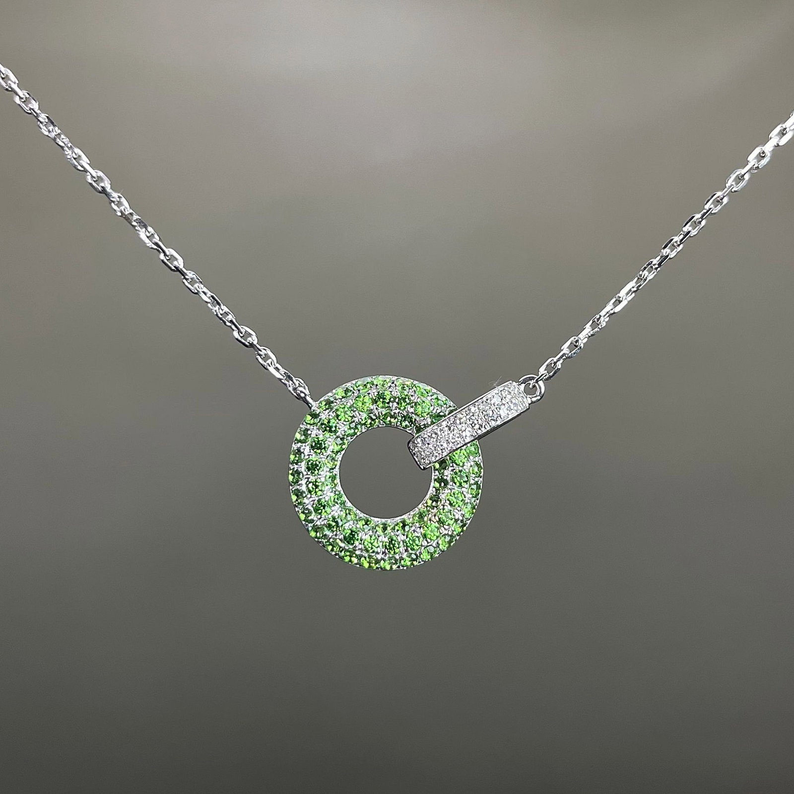 14k Gold 0.76 Ctw Natural Tsavorite & Diamond Necklace: Ref:231168097 // gold content:14k gold // main gemstone:tsavorite // shape:round // carat weight:0. 7ct // color:green // treatment:natural // cut grade:g // // adjacent gemstone 2 : diamond //