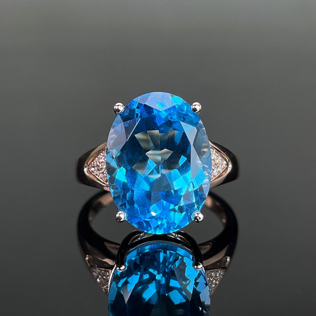 14k Gold 9.54 Ctw Natural Topaz & Diamond Ring: Ref:231168099 // gold content:14k gold // ring size:7. 25us // // main gemstone:topaz // shape:oval // carat weight:9. 5ct // color:blue // treatment:natural // // adjacent gemstone 2 : diamond //
