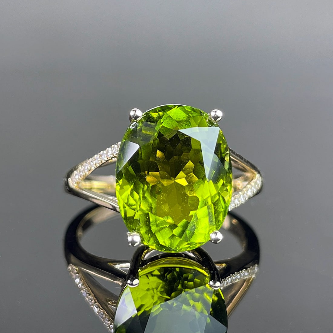 14k Gold 6.37 Ctw Natural Tourmaline & Diamond Ring: Ref:231168101 // gold content:14k gold // ring size:7. 25us // // main gemstone:tourmaline // shape:oval // carat weight:6. 3ct // color:green // treatment:natural // // adjacent gemstone 2 : diamond