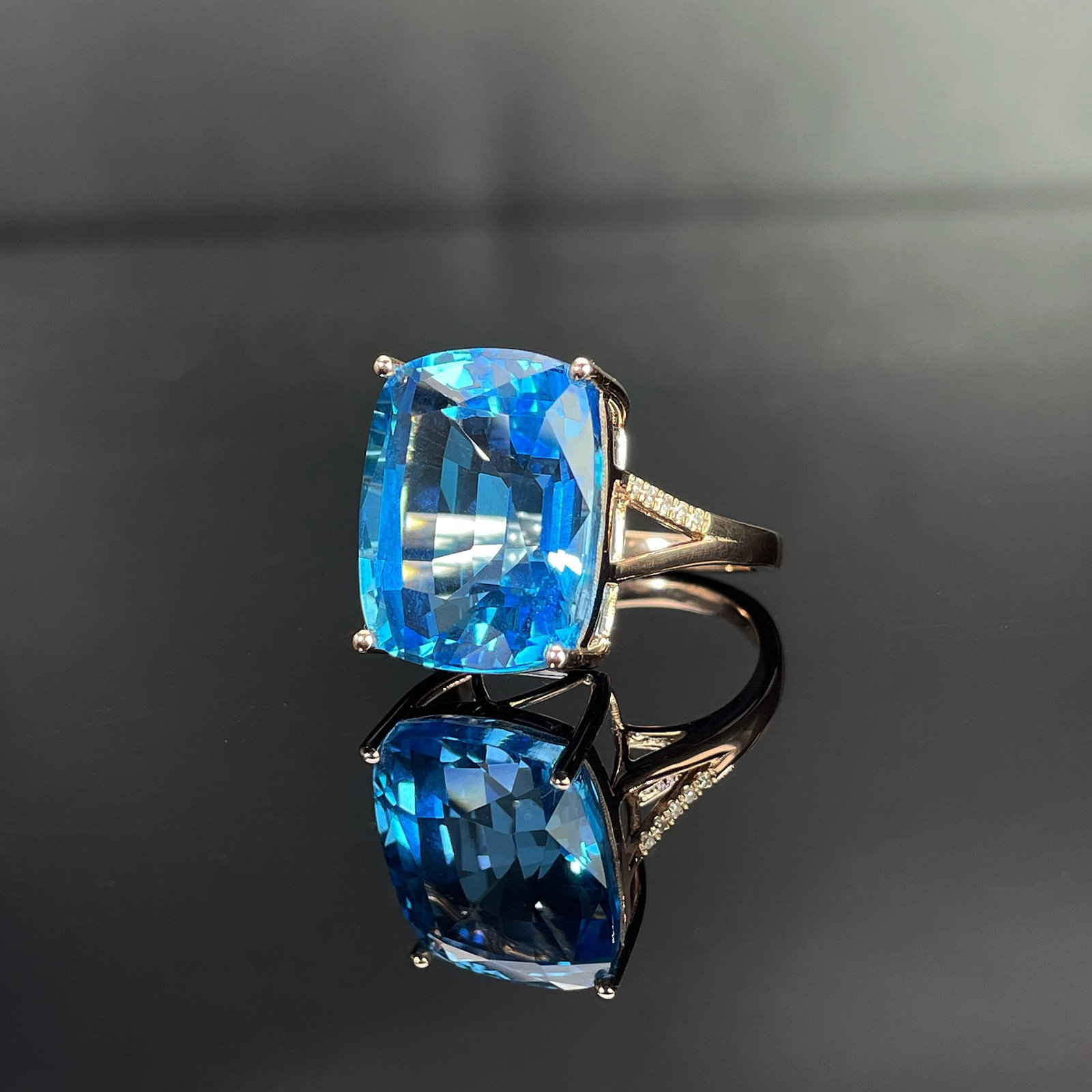 14k Gold 17.93 Ctw Natural Topaz & Diamond Ring - 2