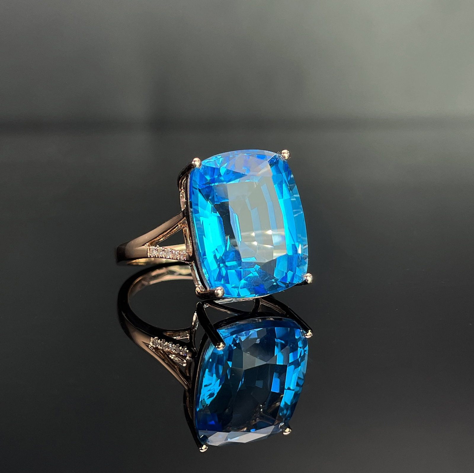14k Gold 17.93 Ctw Natural Topaz & Diamond Ring - 3