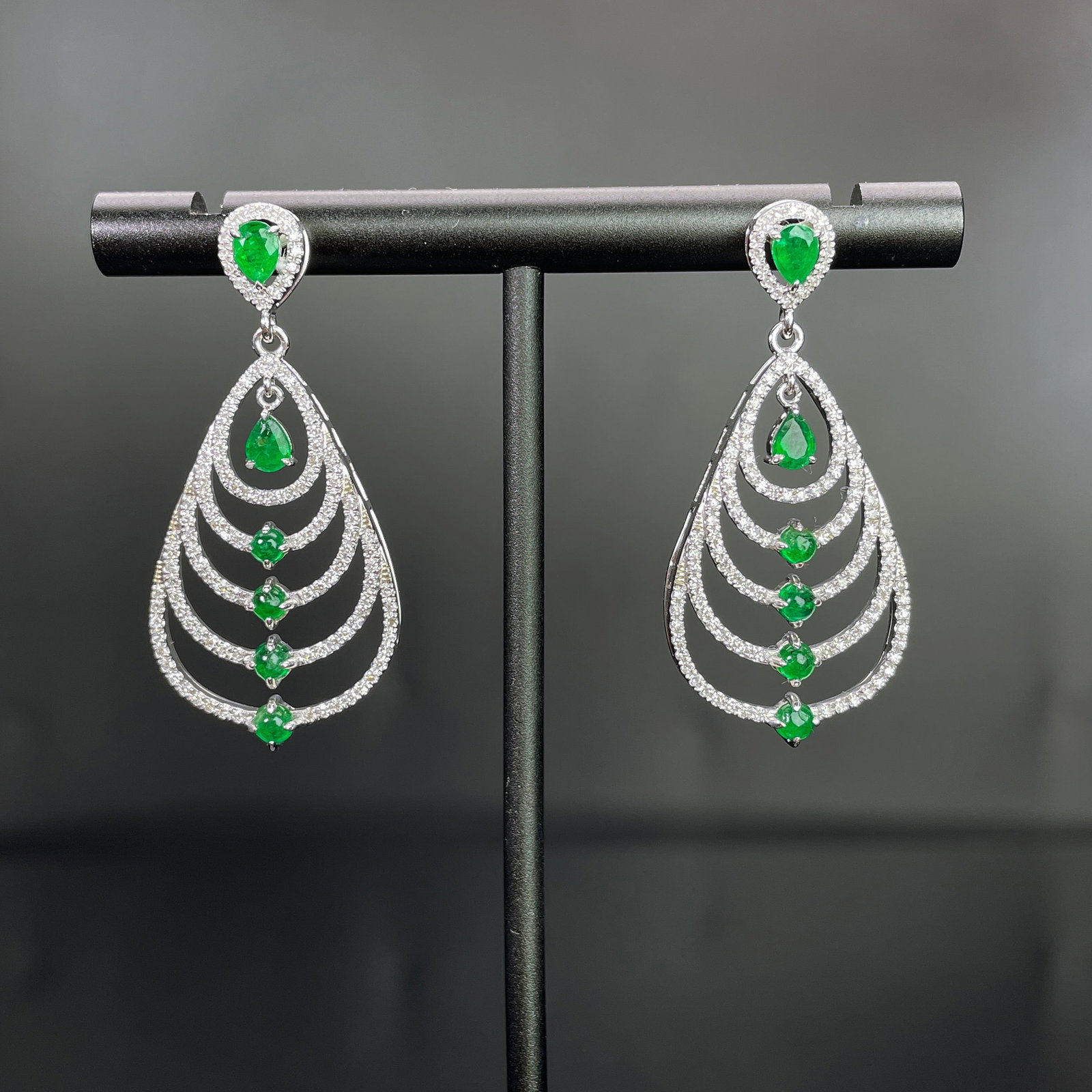 14k Gold 1.6 Ctw Natural Emerald & Diamond Earrings: Ref:231168114 // gold content:14k gold // main gemstone:emerald // shape:multiple // carat weight:0. 9ct // color:green // treatment:natural // // adjacent gemstone 2 : diamond // shape:round // carat