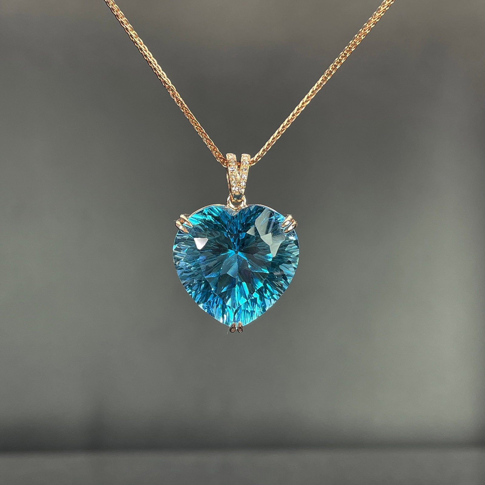 14k Gold 26.55 Ctw Natural Topaz & Diamond Pendant( Without Chain ): Ref:231168126 // gold content:14k gold // main gemstone:topaz // shape:heart // carat weight:26. 5ct // color:blue // treatment:natural // // adjacent gemstone 2 : diamond // shape:round // carat