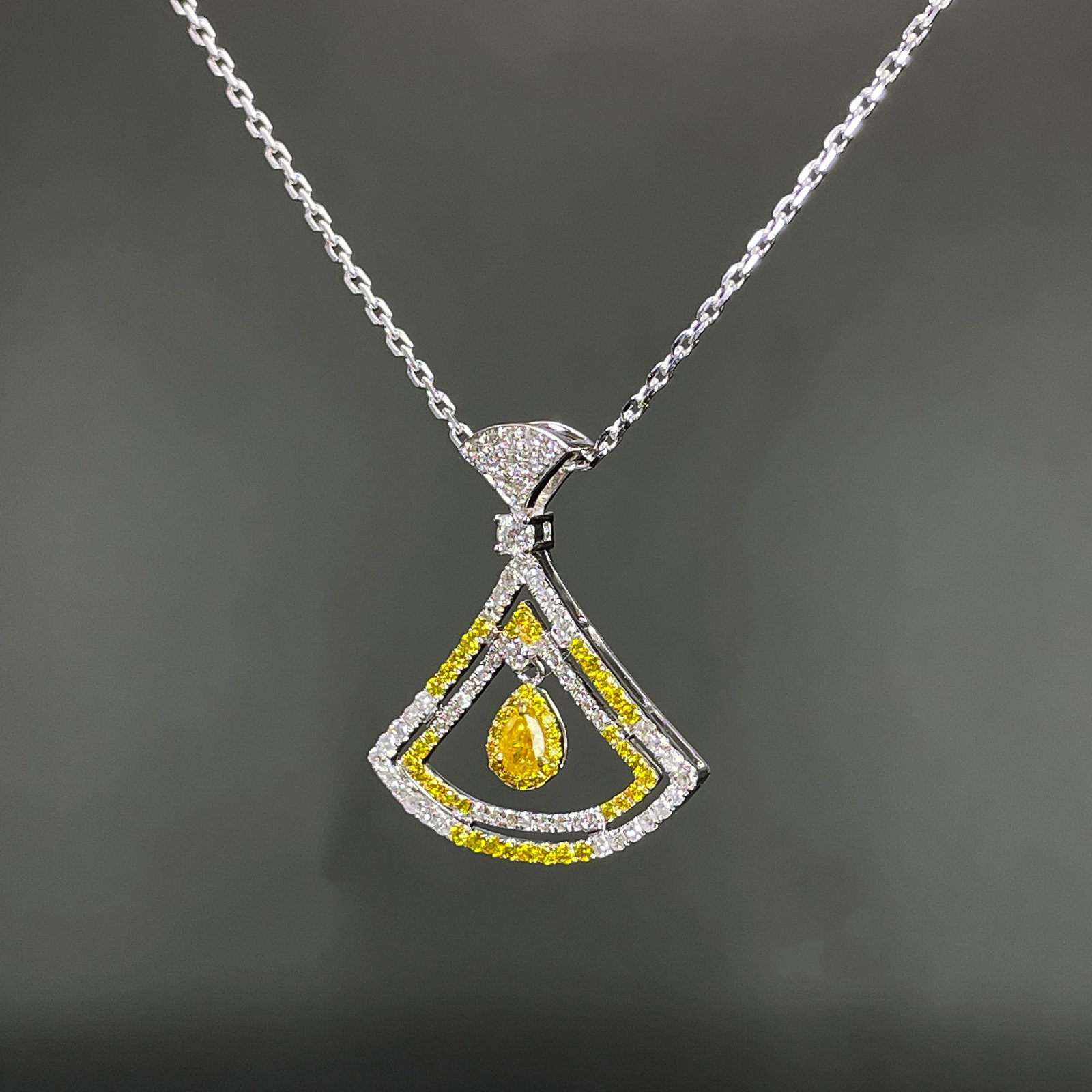 14k Gold 0.56 Ct Natural Color Diamond Necklace - 2