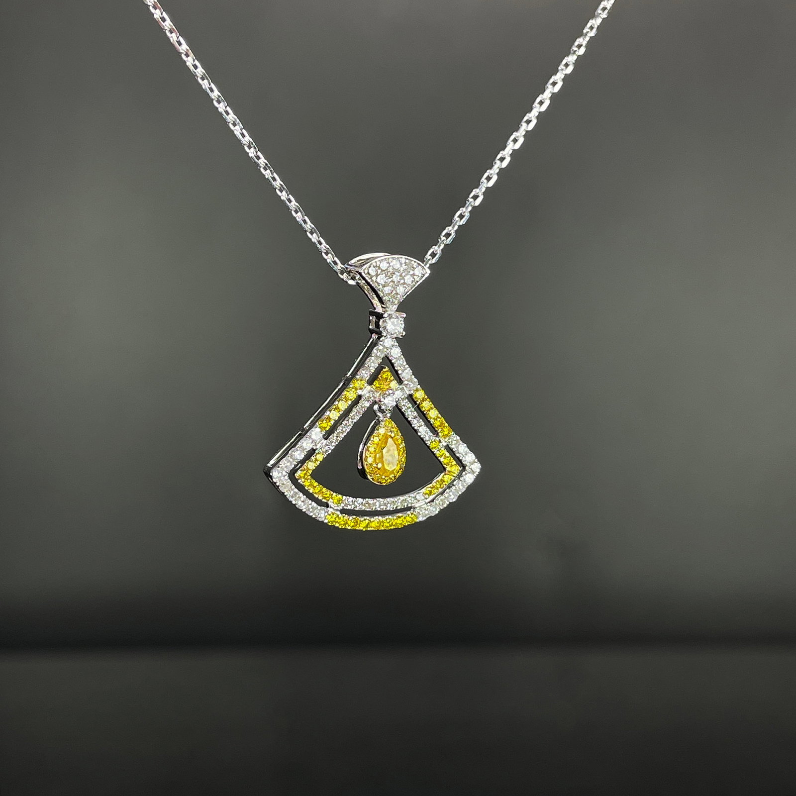 14k Gold 0.56 Ct Natural Color Diamond Necklace - 3