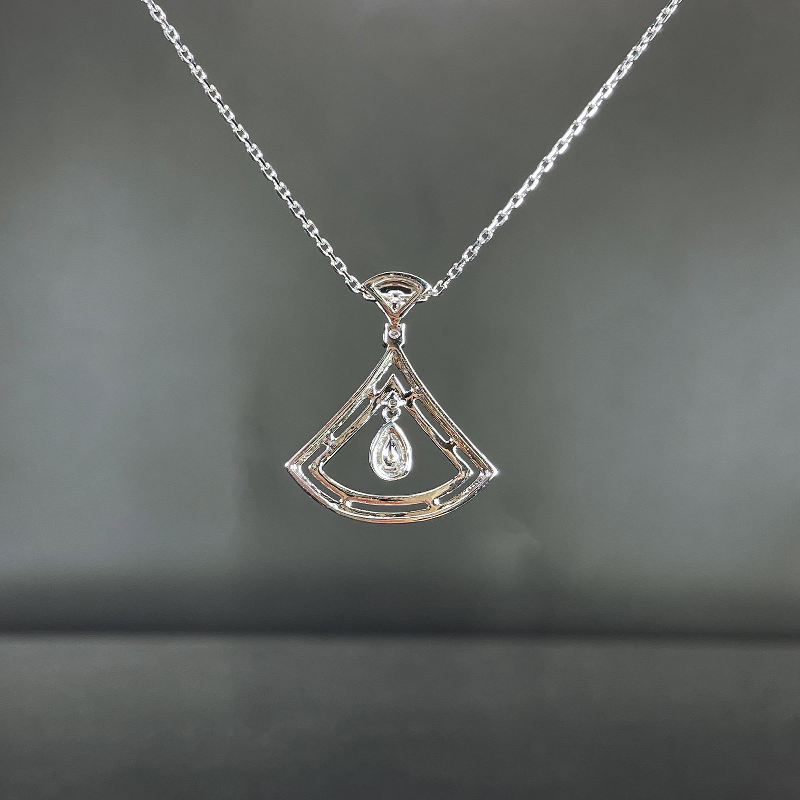 14k Gold 0.56 Ct Natural Color Diamond Necklace - 4