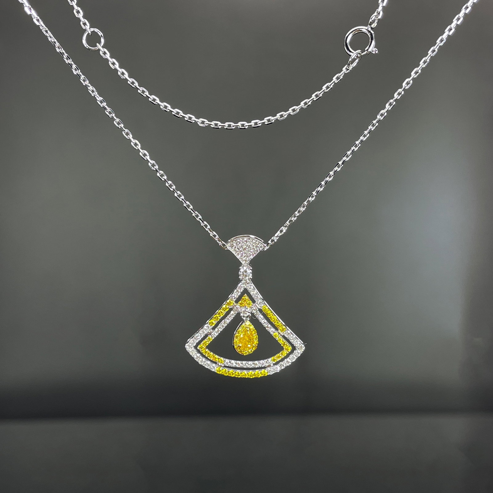 14k Gold 0.56 Ct Natural Color Diamond Necklace - 5