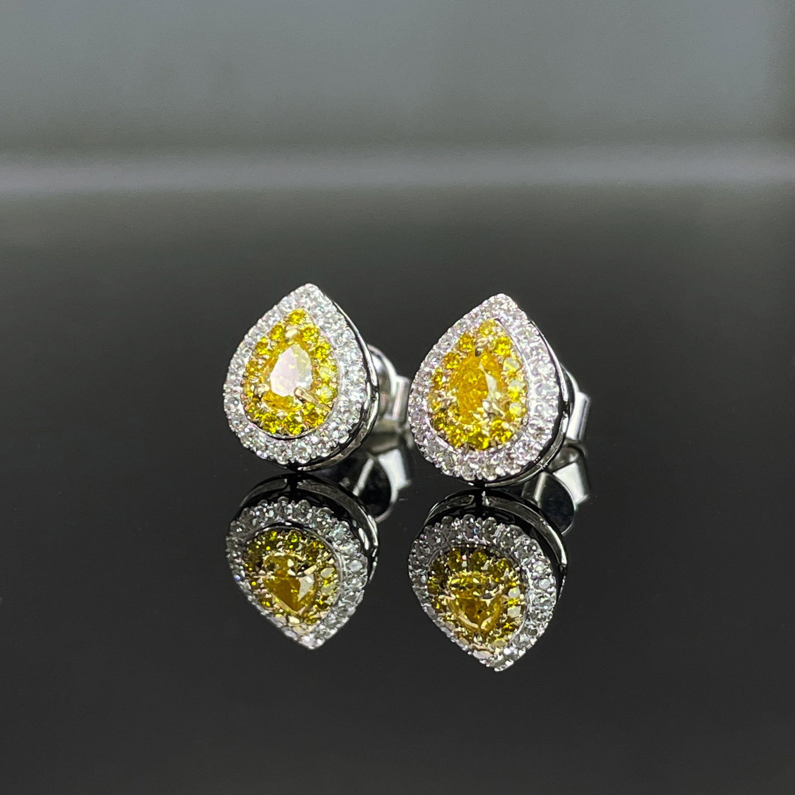 14k Gold 0.52 Ct Natural Color Diamond Earrings - 2