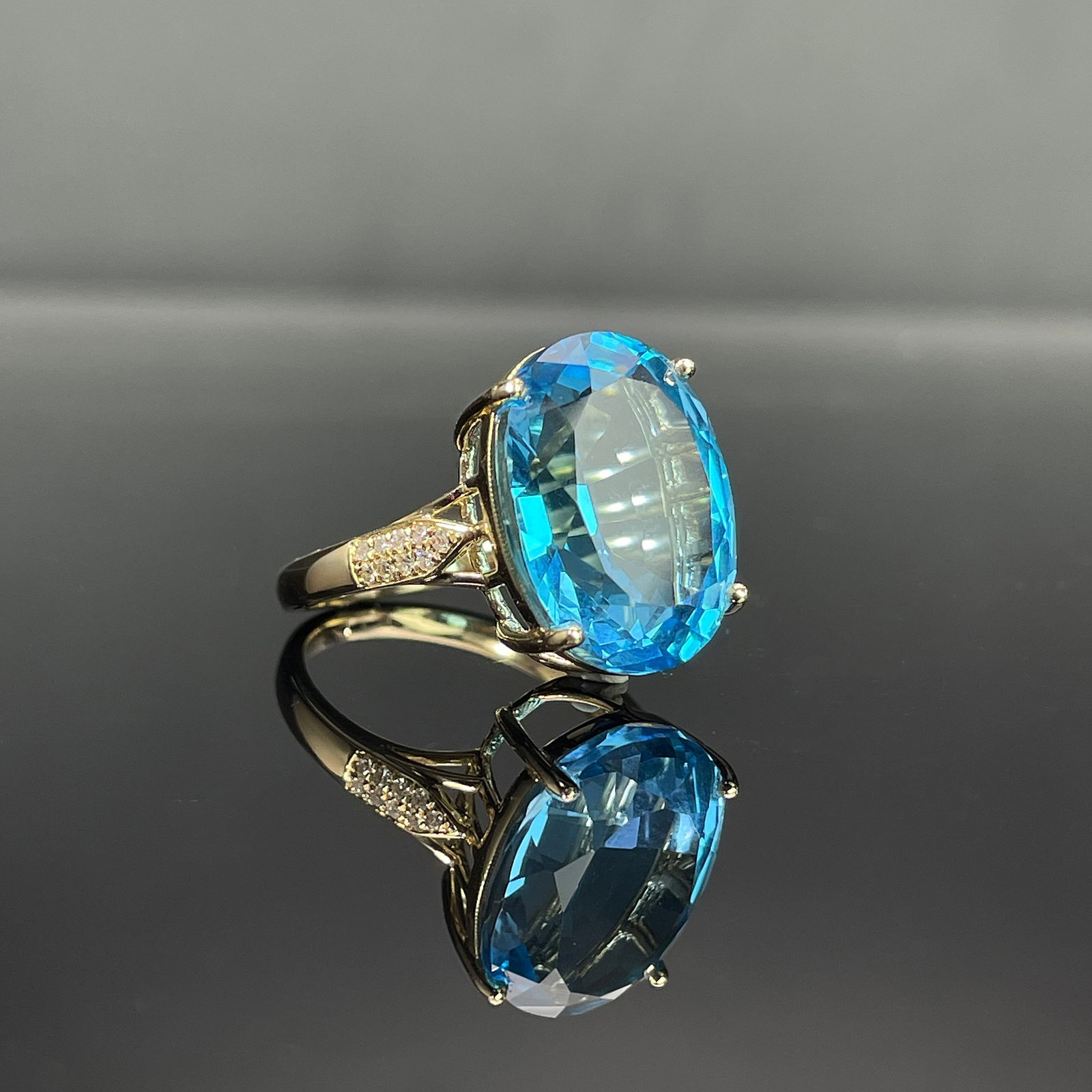 14k Gold 13.45 Ctw Natural Topaz & Diamond Ring - 3