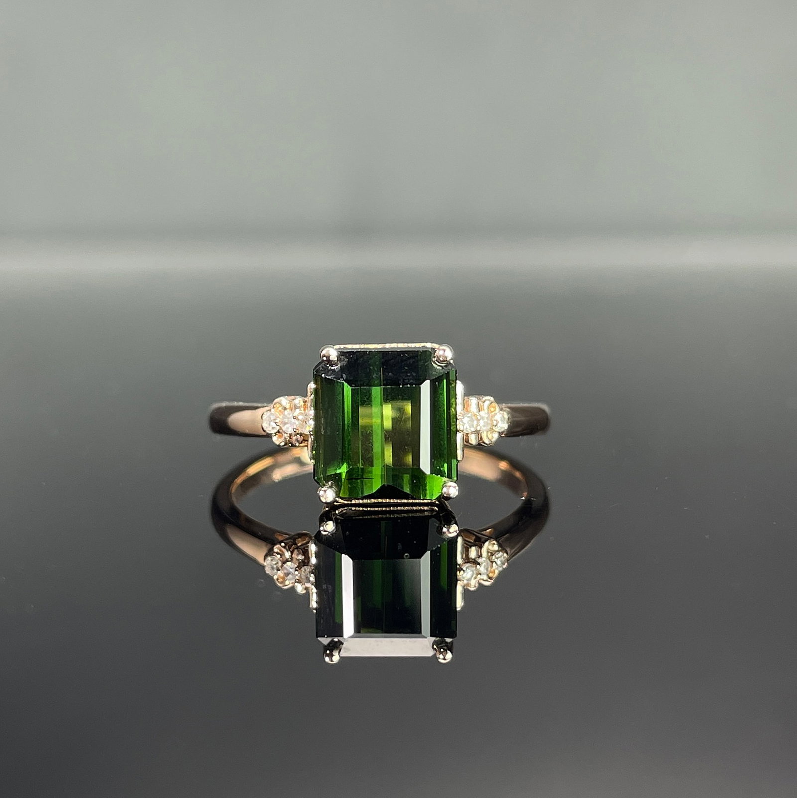 14k Gold 2.12 Ctw Natural Tourmaline & Diamond Ring: Ref:231168138 // gold content:14k gold // ring size:7. 25us // // main gemstone:tourmaline // shape:octagonal // carat weight:2. 05ct // color:green // treatment:natural // // adjacent gemstone 2 :