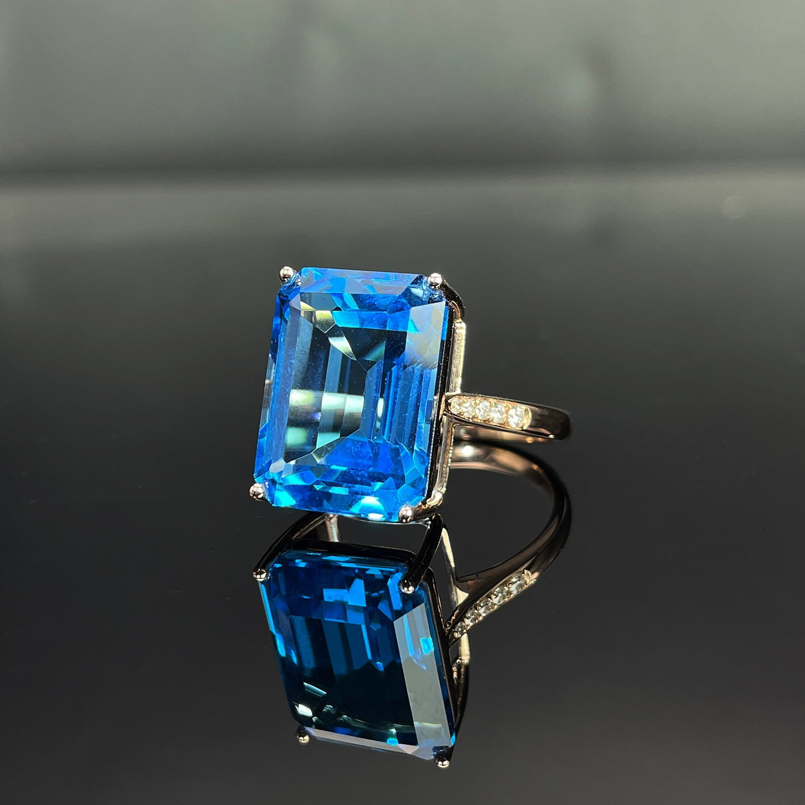14k Gold 15.73 Ctw Natural Topaz & Diamond Ring - 2