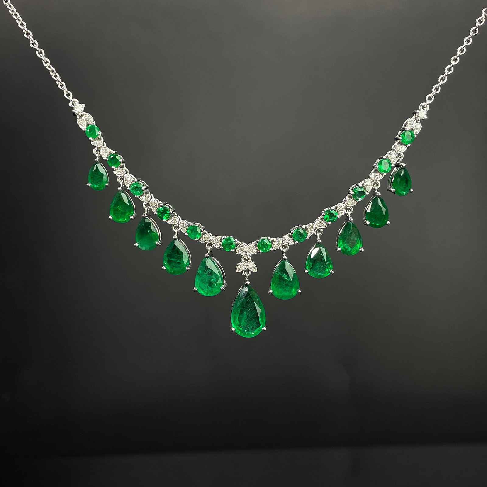 14k Gold 5.82 Ctw Vivid Green Natural Emerald & Diamond Necklace: Ref:231168151 // gold content:14k gold // main gemstone:emerald // shape:pear // carat weight:5. 6ct // color:vivid green // treatment:natural // // adjacent gemstone 2 : diamond // shape:round // car