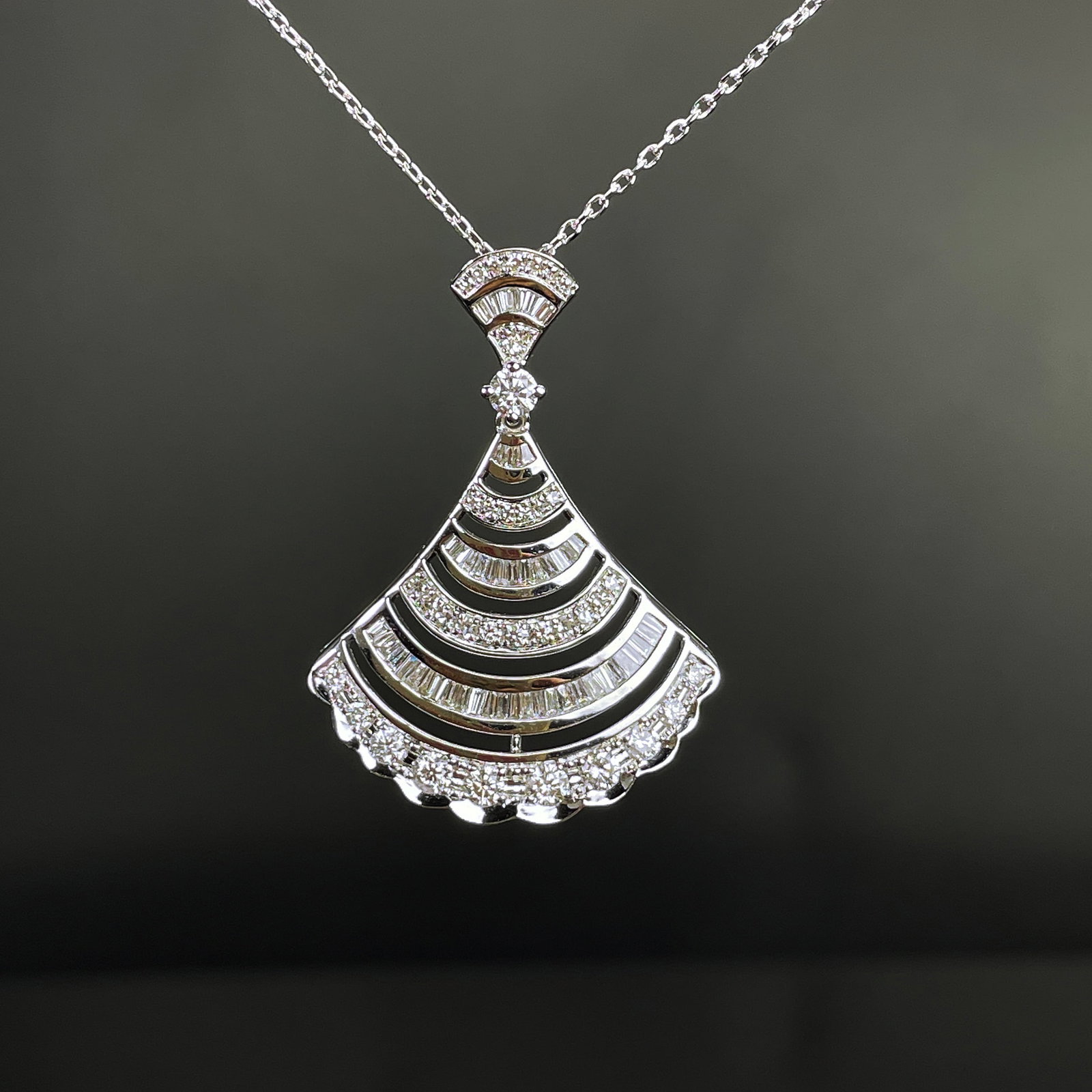 14k Gold 0.98 Ct Natural H Diamond Necklace: Ref:231168172 // gold content:14k gold // main gemstone:diamond // shape:multiple // carat weight:0. 98ct // clarity grade:vs-si // color:h // treatment:natural // Condition: New Low Estimate:
