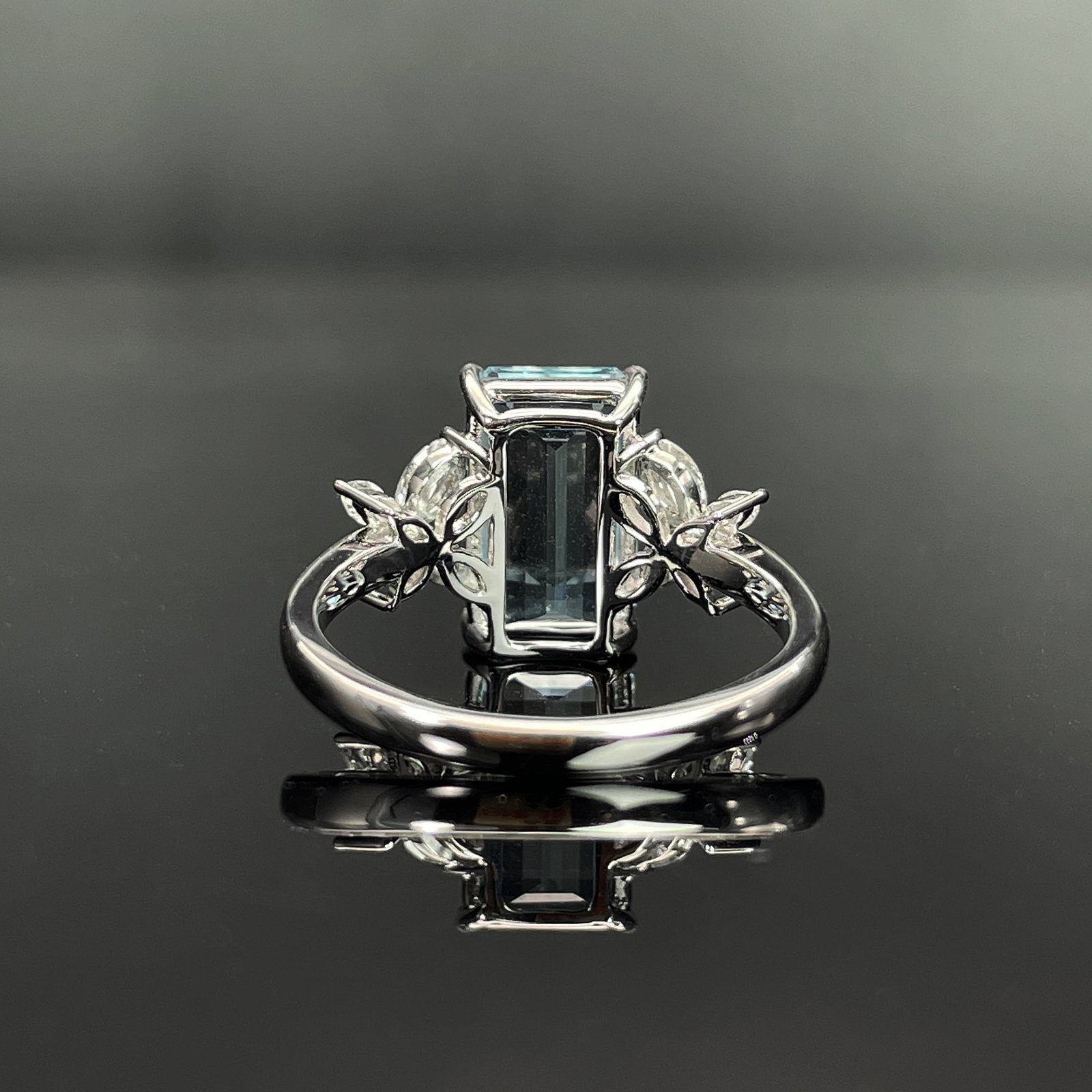 14k Gold 3.38 Ctw Natural Aquamarine & Diamond Ring - 4