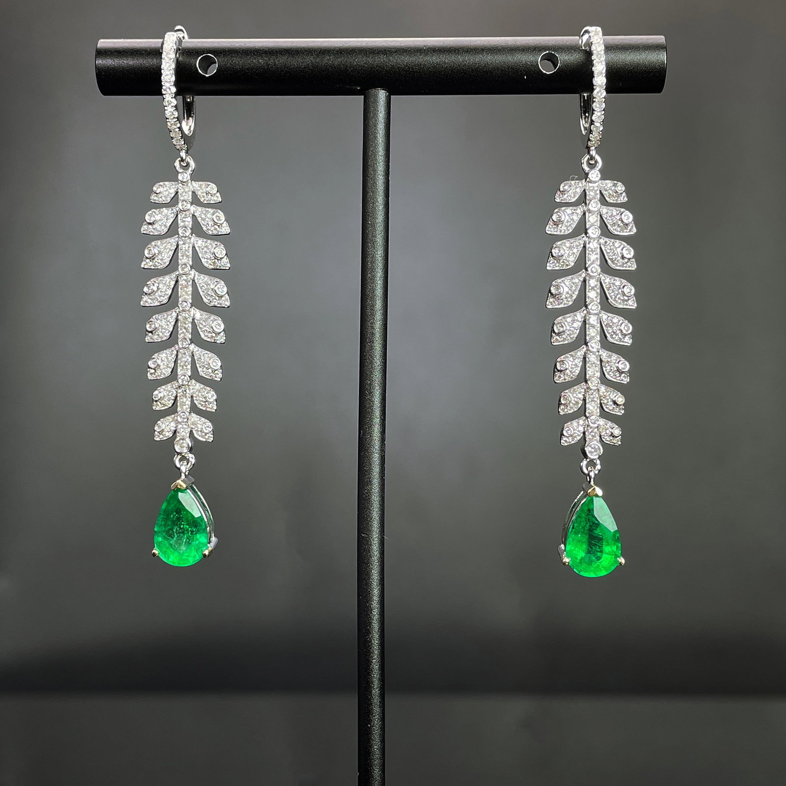 14k Gold 2.78 Ctw Vivid Green Natural Emerald & Diamond Earrings: Ref:231168175 // gold content:14k gold // main gemstone:emerald // shape:pear // carat weight:1. 88ct // color:vivid green // treatment:natural // // adjacent gemstone 2 : diamond // shape:round // ca