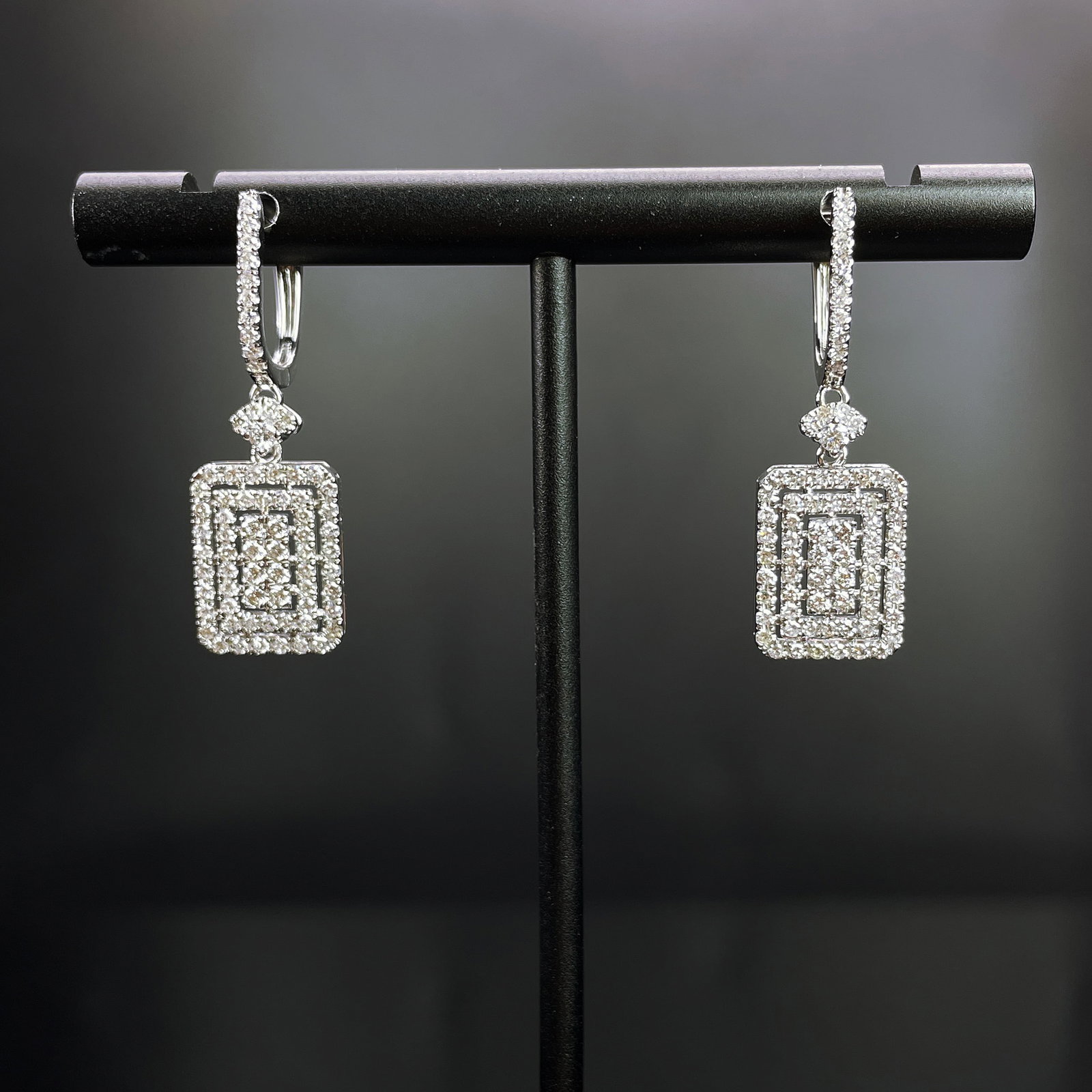 14k Gold 0.82 Ct Natural H Diamond Earrings: Ref:231168176 // gold content:14k gold // main gemstone:diamond // shape:round // carat weight:0. 82ct // clarity grade:vs-si // color:h // treatment:natural // cut grade:g // Condition: New Low Estim
