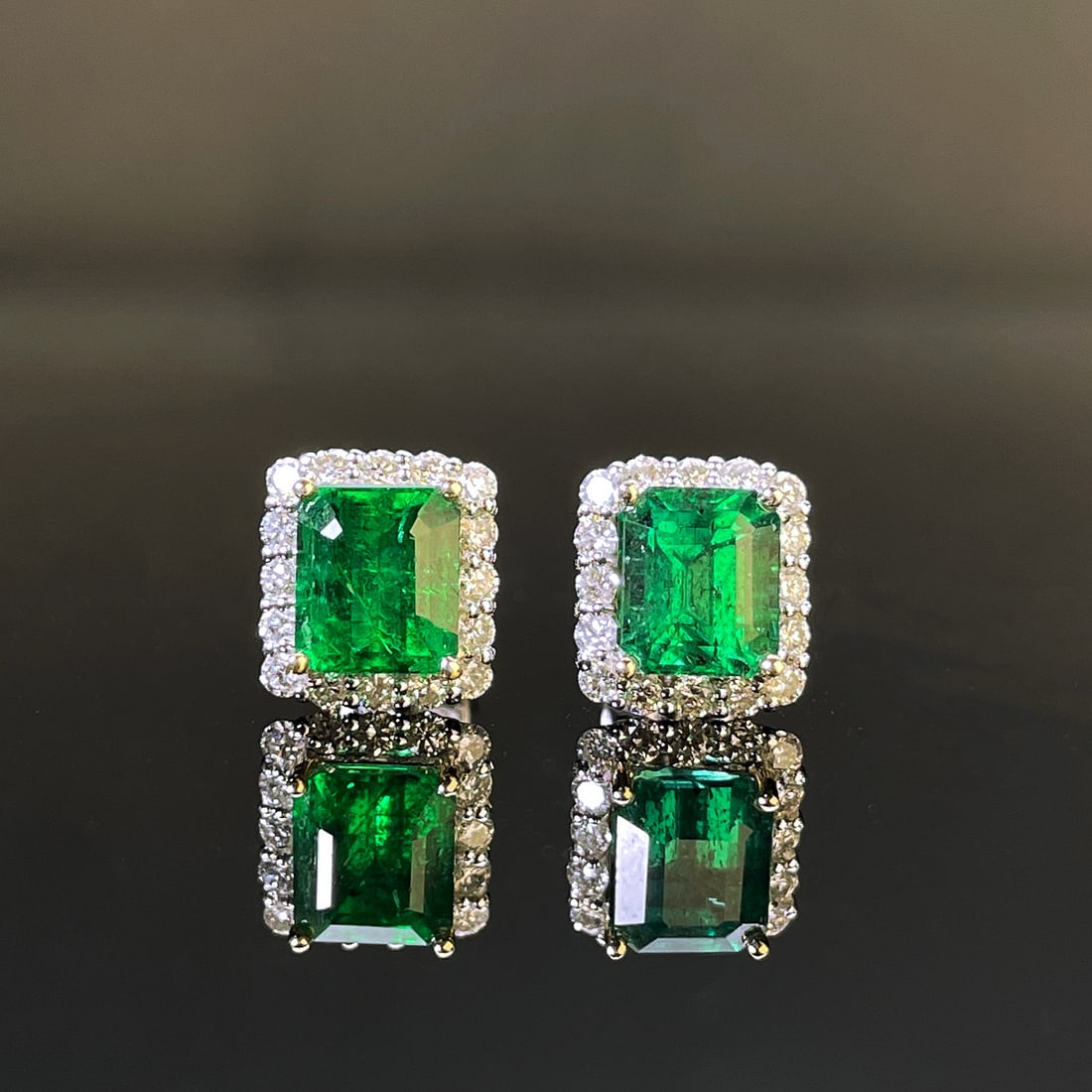 14k Gold 1.82 Ctw Natural Emerald & Diamond Earrings: Ref:231168179 // gold content:14k gold // main gemstone:emerald // shape:octagonal // carat weight:1. 48ct // color:green // treatment:natural // // adjacent gemstone 2 : diamond // shape:round //