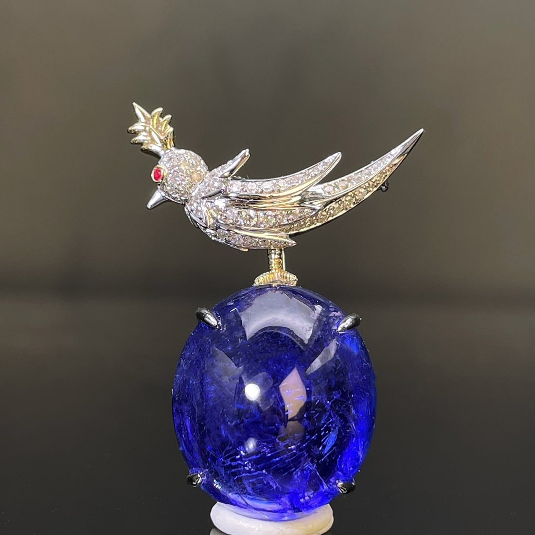 14k Gold 39.87 Ctw Natural Tanzanite & Diamond Pendant( Without Chain ): Ref:231168180 // gold content:14k gold // main gemstone:tanzanite // shape:oval // carat weight:39ct // color:blue // treatment:natural // // adjacent gemstone 2 : diamond // shape:round // carat