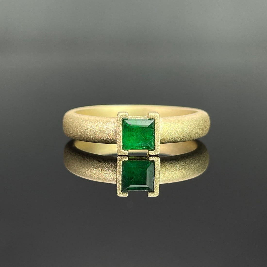 14k Gold 0.24 Ct Vivid Green Natural Emerald Ring: Ref:231168184 // gold content:14k gold // ring size:7. 25us // // main gemstone:emerald // shape:square // carat weight:0. 24ct // color:vivid green // treatment:natural // Condition: New Low