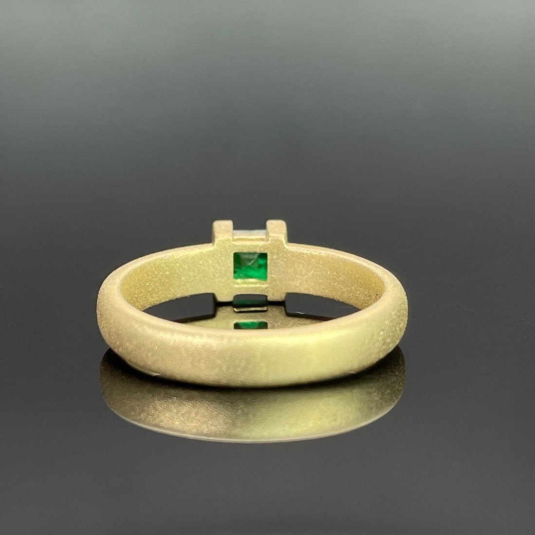 14k Gold 0.24 Ct Vivid Green Natural Emerald Ring - 4